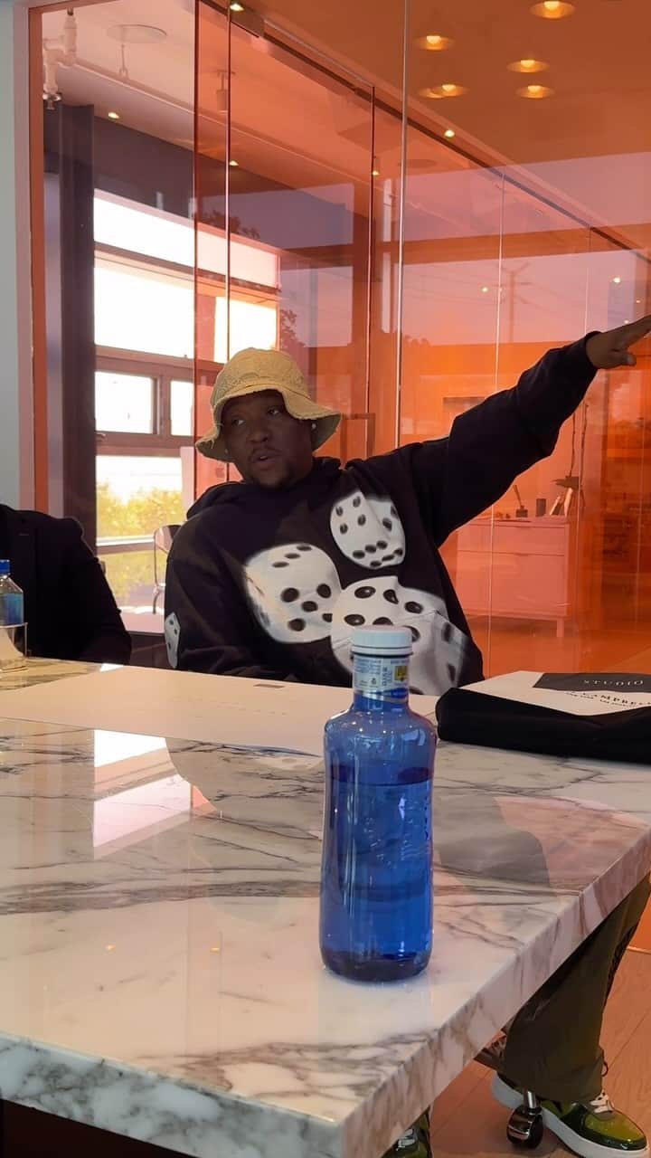 Hit Boyのインスタグラム：「Some of y’all might remember when i went on akademiks podcast and talked about falling on hard times back around 2017. crzy how life works i just bought the property in beverly hills i was renting then and couldn’t afford at the time and now im designing my dream estate on it. 🙏🏾 stay focused stay motivated keep going」