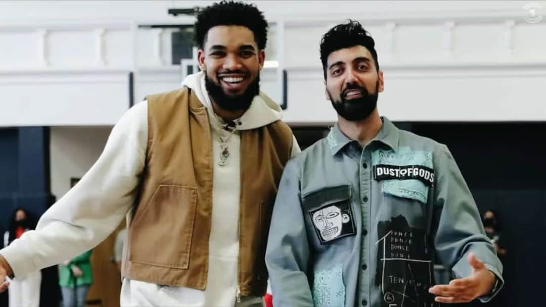 カール＝アンソニー・タウンズのインスタグラム：「Registration is now open for the @karltowns qualifier for the $1M One Up x NBA 2K24 Championship Series! Check out the full episode where he creates his first ever NBA 2K tournament using the Play One Up app and faces off against against his team-mate, Mike Conley in the new NBA 2K24. Learn more at www.playoneup.com/NBA2K 🎮🏆🎥   @karltowns @NBA2k  @ronnie2k」