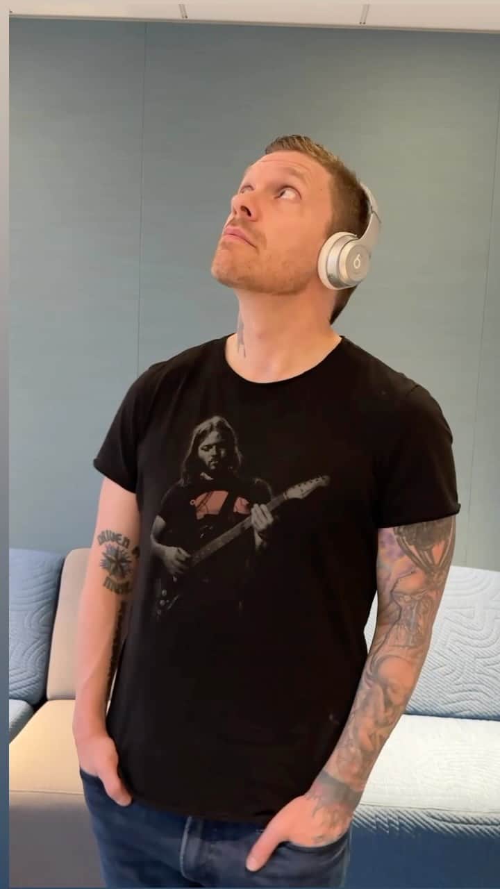 Shinedownのインスタグラム：「Today is #WorldKindnessDay, a great opportunity to deepen our human connections with kindness. 💜  Share this with someone who needs a reminder that they are not alone and that it’s all just a symptom of being human.   🎶 #ASymptomOfBeingHuman is now streaming on @spotify Rock Ballads! Listen at the 🔗 in bio.   #ShinedownShares #Humanity #BeKind #MusicHeals #RockBallads #MusicMonday #Spotify」