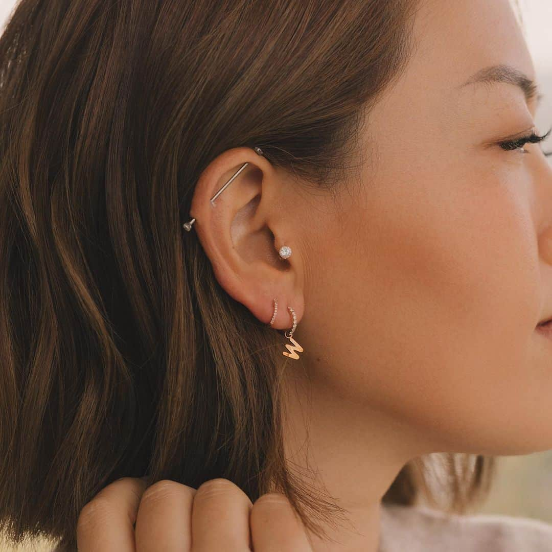 ミシェル・ウィーさんのインスタグラム写真 - (ミシェル・ウィーInstagram)「It’s finally here!! I’m so excited to share I’m launching my very own custom diamond jewelry collection with Wove. It’s been so special working with the Wove team and seeing our designs come to life. Each design is built to be customizable by choosing the letters to go along your favorite piece! Go check out the link in my bio to shop the limited edition collection!」11月14日 5時53分 - michellewiewest