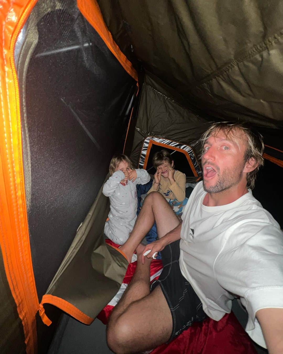 オーウェン・ライトさんのインスタグラム写真 - (オーウェン・ライトInstagram)「Creating lifelong memories out camping with my kiddos! 🏕️ @dometic」11月14日 5時57分 - owright