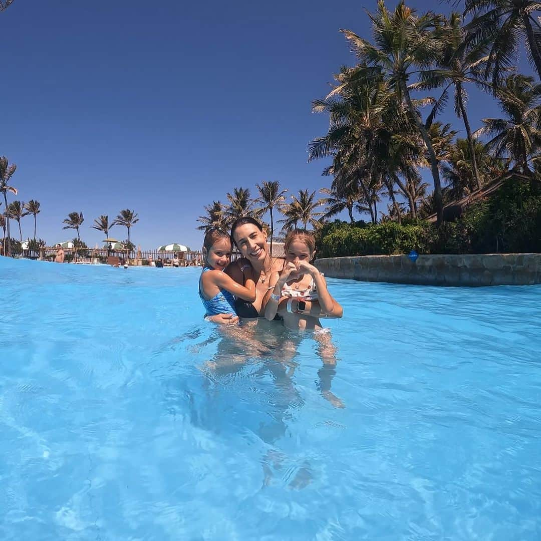 シェイラ・カストロさんのインスタグラム写真 - (シェイラ・カストロInstagram)「Beach Park! 😎🏝️💦   O parque aquático mais desejado pelas minhas filhas e pela maioria das crianças, foi o nosso destino para comemorar os cinco anos da Liz e da Ninna.   A ansiedade que elas estavam para a viagem, se transformou no sorriso e na alegria de poderem curtir o parque e tudo que ele tem para oferecer.   Diversão, cuidado, emoção para todas as idades e, acima de tudo, realização.   Obrigada, @beachpark por esses dias inesquecíveis!!」11月14日 6時10分 - sheillacastro