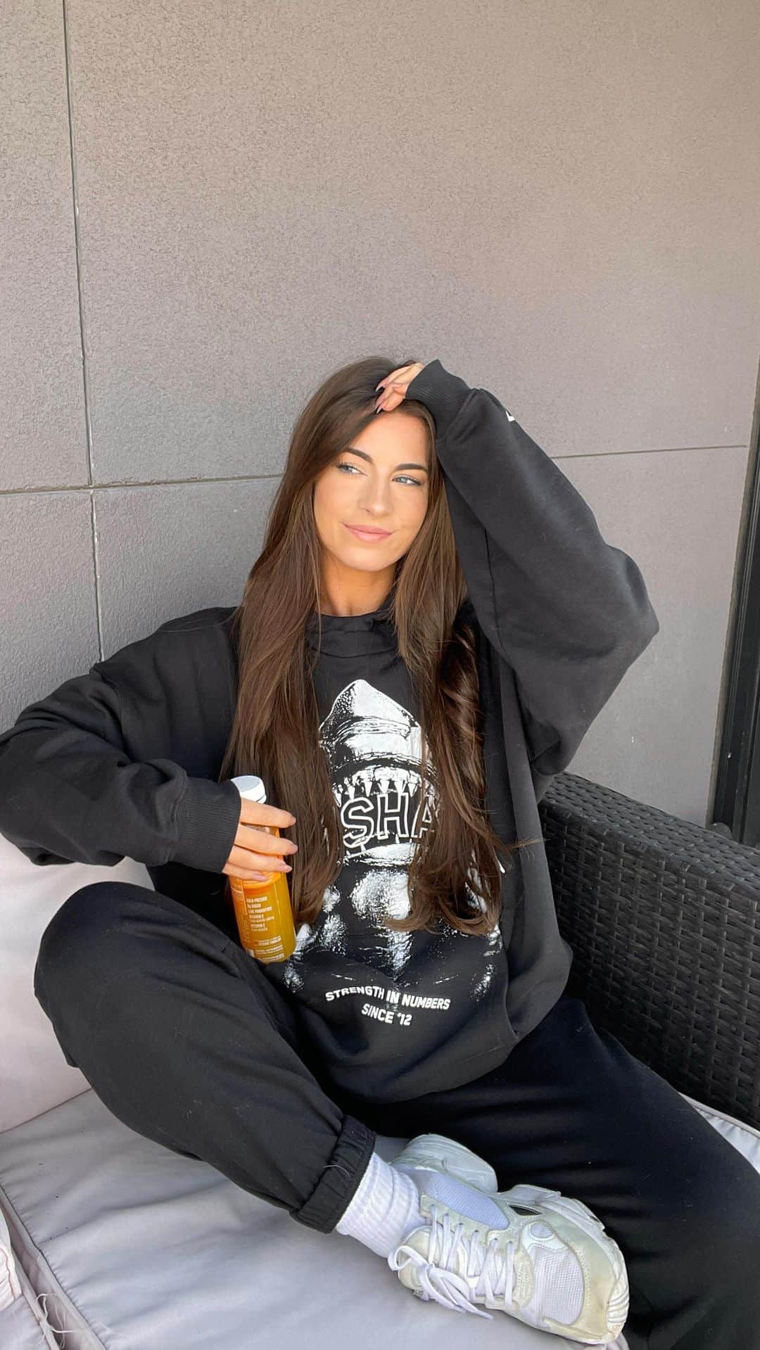 Paige Reillyのインスタグラム：「I’m a neutral girly forevvv ✨ @gymshark code PAIGER 🩶☁️⁣ ⁣ The black friday sale is starting Nov 16th at 9am MT!!! Entire site will be up to 70% off & my code gets you an additional 10% off 😌⁣ ⁣ ⁣ #gymfits #gymsharkwomen」