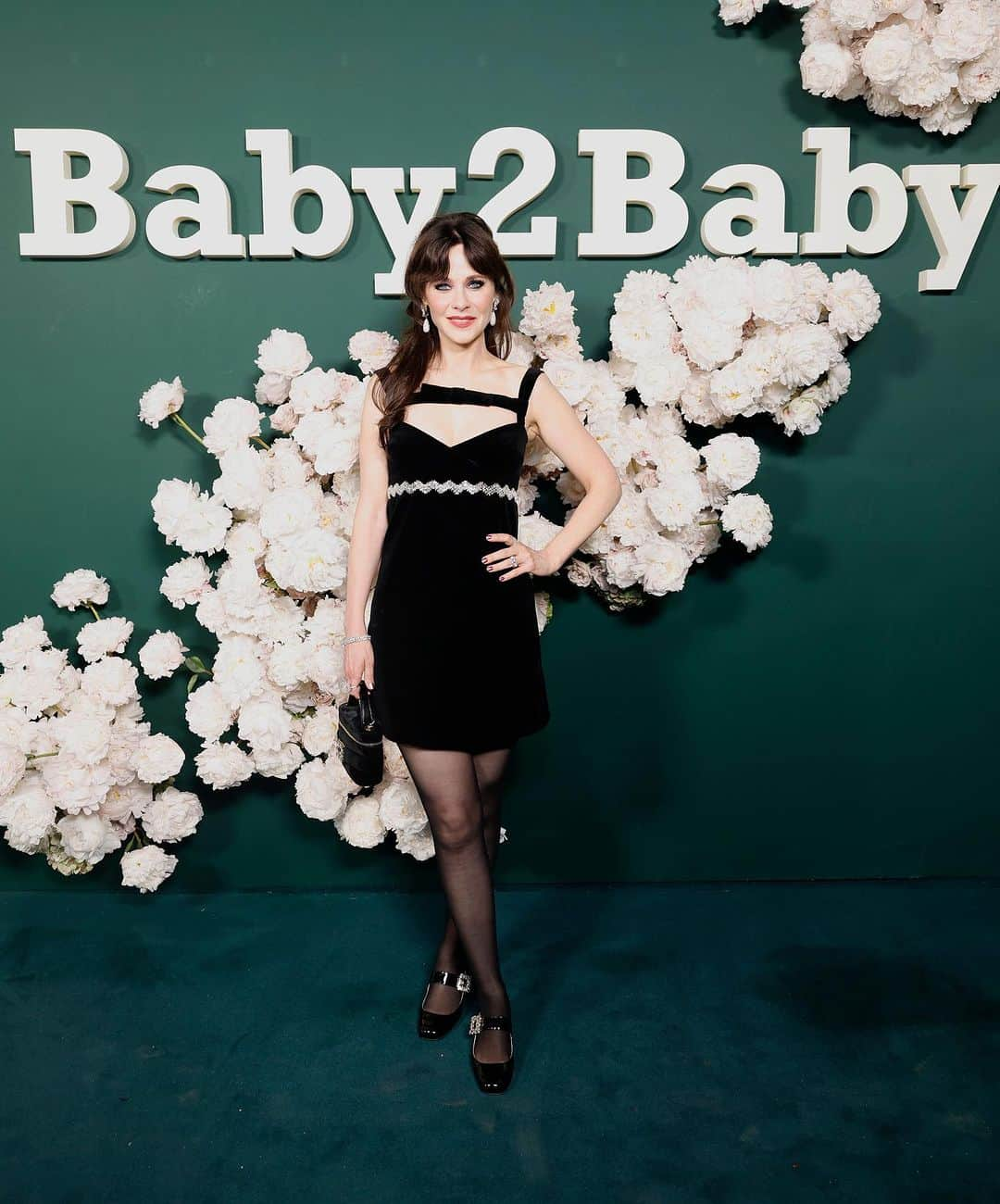 ズーイー・デシャネルさんのインスタグラム写真 - (ズーイー・デシャネルInstagram)「Always one of my favorite times of year getting to help raise much needed funds for @Baby2Baby doing the giving tree at the annual gala!  So many amazing moments 💖💖💖」11月14日 6時18分 - zooeydeschanel