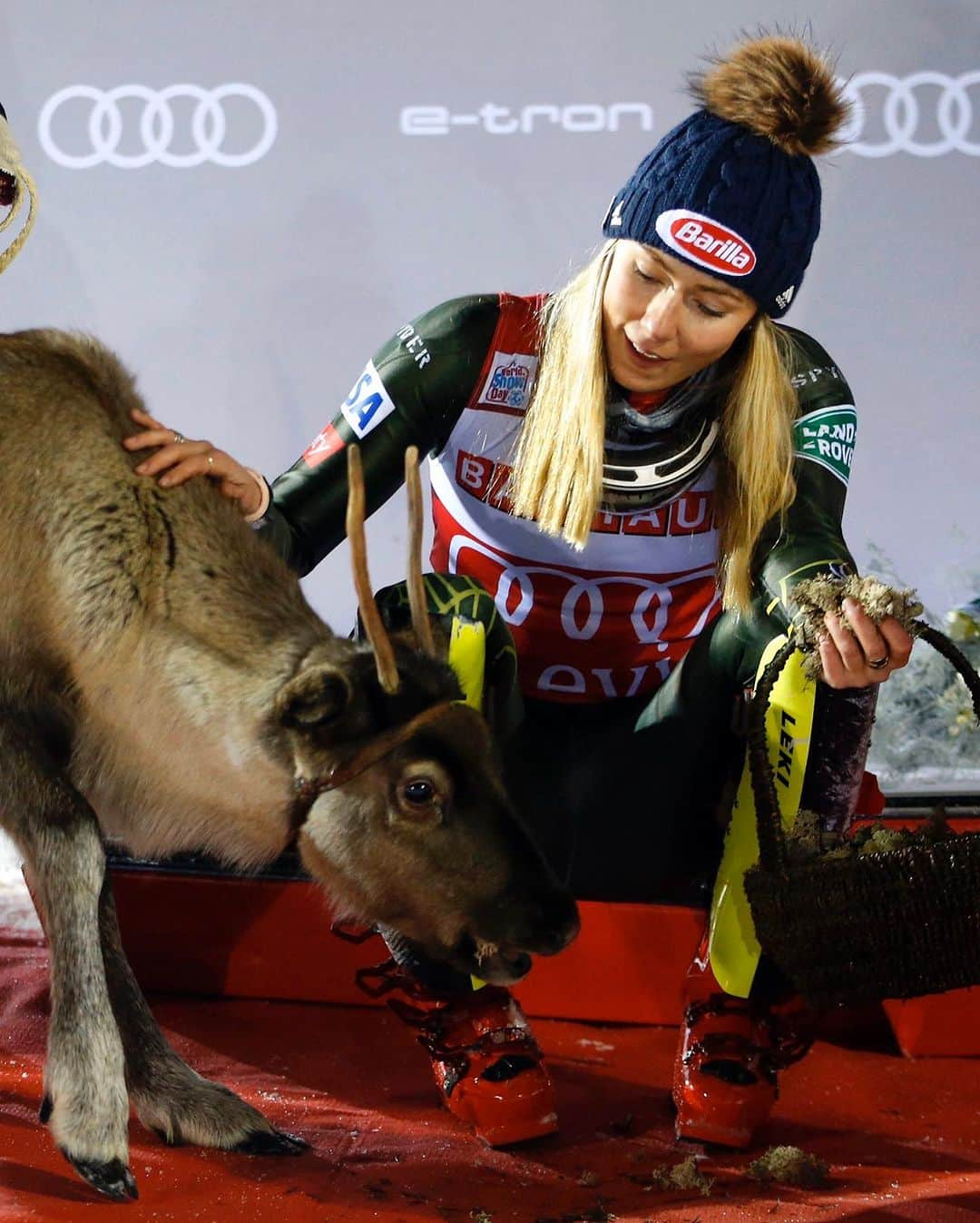 ミカエラ・シフリンさんのインスタグラム写真 - (ミカエラ・シフリンInstagram)「Only two reindeer away from a full sleigh 💅   @mikaelashiffrin winning World Cups and reindeer will always be one of the most entertaining sports moments to cover🎿」11月14日 6時11分 - mikaelashiffrin