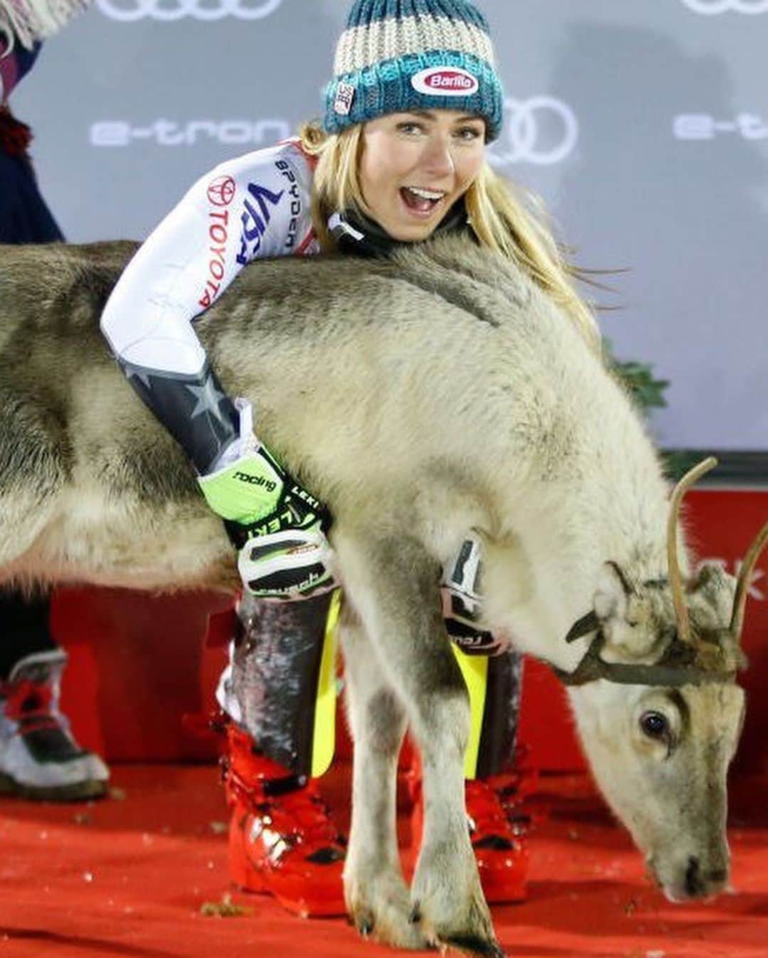 ミカエラ・シフリンさんのインスタグラム写真 - (ミカエラ・シフリンInstagram)「Only two reindeer away from a full sleigh 💅   @mikaelashiffrin winning World Cups and reindeer will always be one of the most entertaining sports moments to cover🎿」11月14日 6時11分 - mikaelashiffrin