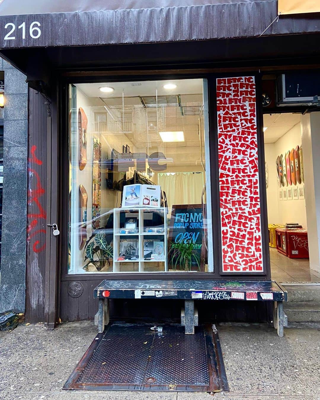 エフティーシーのインスタグラム：「If You Haven’t Already, Go Check Out and Follow Our NYC Storefront @ftcnewyork • 216 Avenue A, NY • Open Everyday 12PM—7PM 🗽🍎🌆 #ftc #ftcskateboarding #forthecity #ftcsanfrancisco #ftcjp #ftctokyo #ftcnagoya #ftcosaka #ftcnewyork」