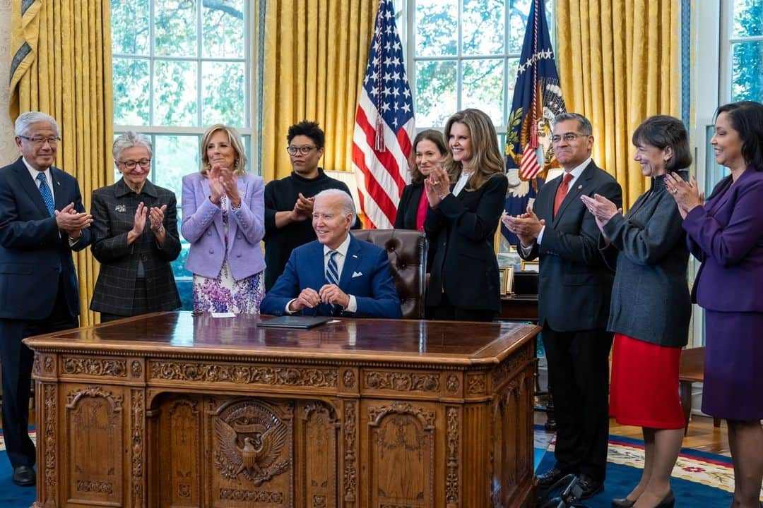 The White Houseのインスタグラム：「President Biden – joined by First Lady Jill Biden, Biden-Harris Administration officials, and champions of women’s health research – just signed a Presidential Memorandum establishing the first-ever White House Initiative on Women’s Health Research.」