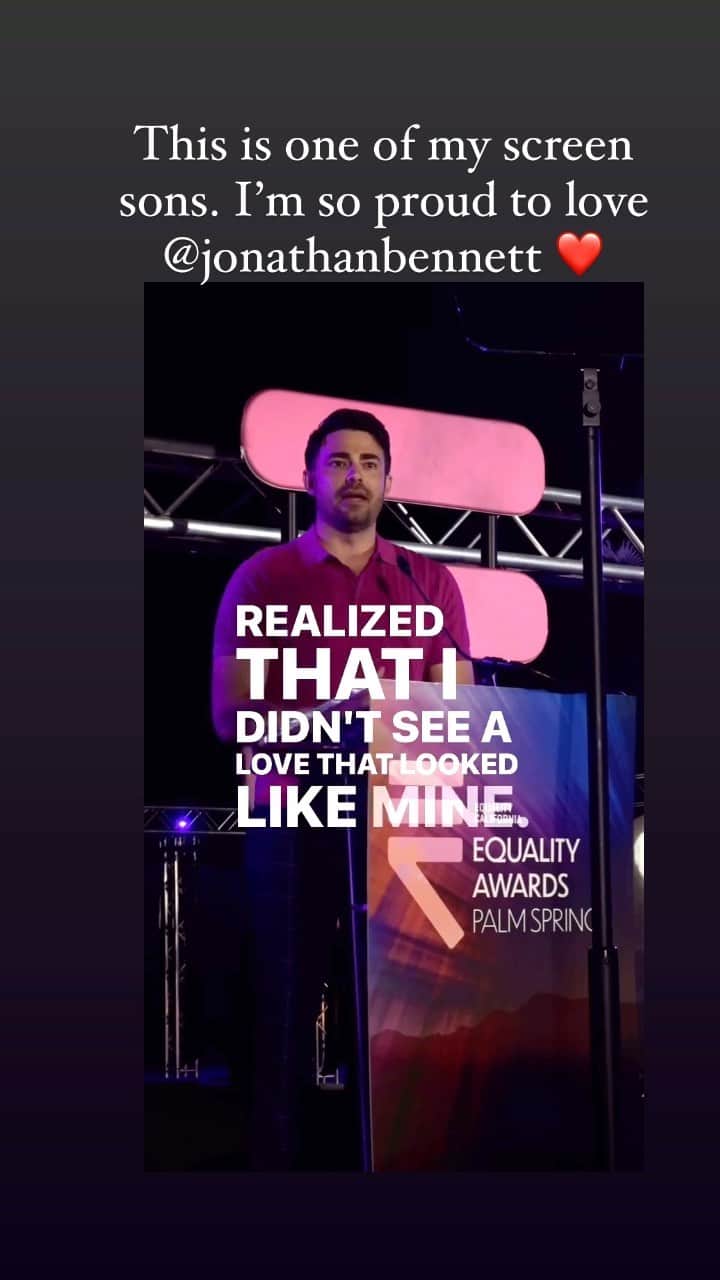 シャロン・ローレンスのインスタグラム：「This is one of my screen sons. I’m so proud to love @jonathanbennett ❤️ Congratulations on your ai well deserved Equality California Award 👏」