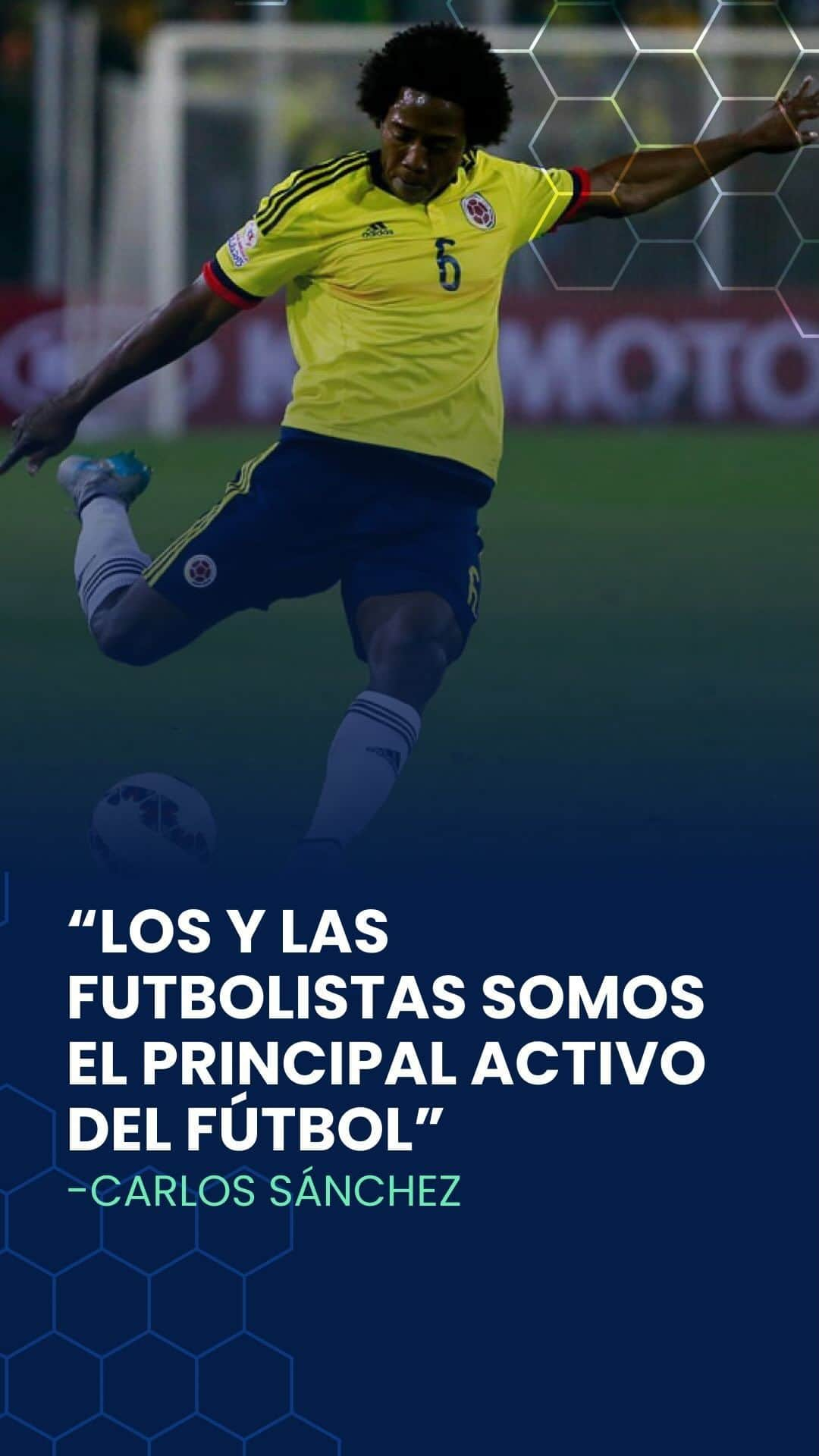 カルロス・サンチェス・モレノのインスタグラム：「#Embajadores | @carlossanchez6  El fútbol es un deporte que apasiona al mundo y mueve multitudes, pero no deja de ser una industria.   El experimentado mediocampista colombiano Carlos Sánchez, comprende muy bien este concepto y ordena las prioridades que deberían estructurar su escala de valores puertas para adentro: los y las futbolistas son su principal activo y deben formarse para estar a la altura.  @fifpro @acolfutpro @educacionmasfutbol @jpburtovoy  ___________________  Plataforma verificada para futbolistas @player23.fut」