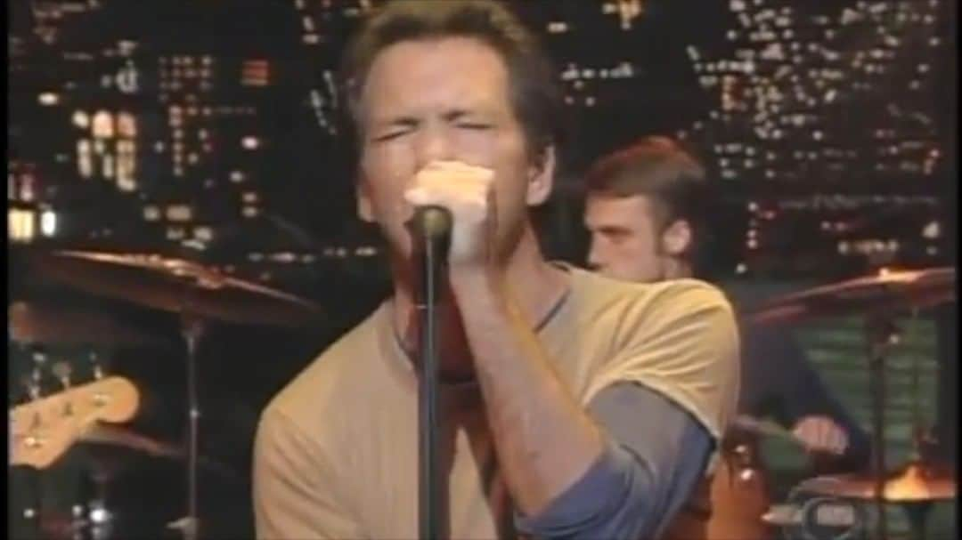 パール・ジャムのインスタグラム：「"Save You" live from @letterman, 2002.」