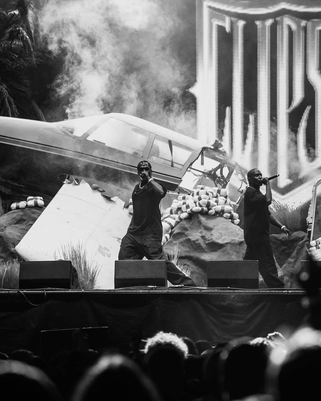 プシャ・Tさんのインスタグラム写真 - (プシャ・TInstagram)「11/11/23  CAMP FLOG GNAW  DODGERS STADIUM   CLIPSE + PLANE CRASH = POWDER EVERYWHERE  THANK YOU @feliciathegoat FOR HOSTING SUCH AN EVENT…  STAGE DESIGN @sweetcian   📸: @growupbrendan」11月14日 7時03分 - kingpush