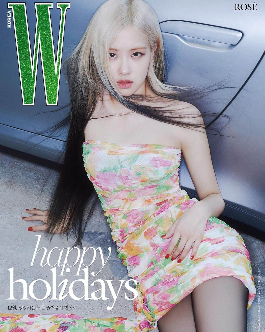 ロゼさんのインスタグラム写真 - (ロゼInstagram)「Happy holidays from @wkorea 🩵」11月14日 7時12分 - roses_are_rosie