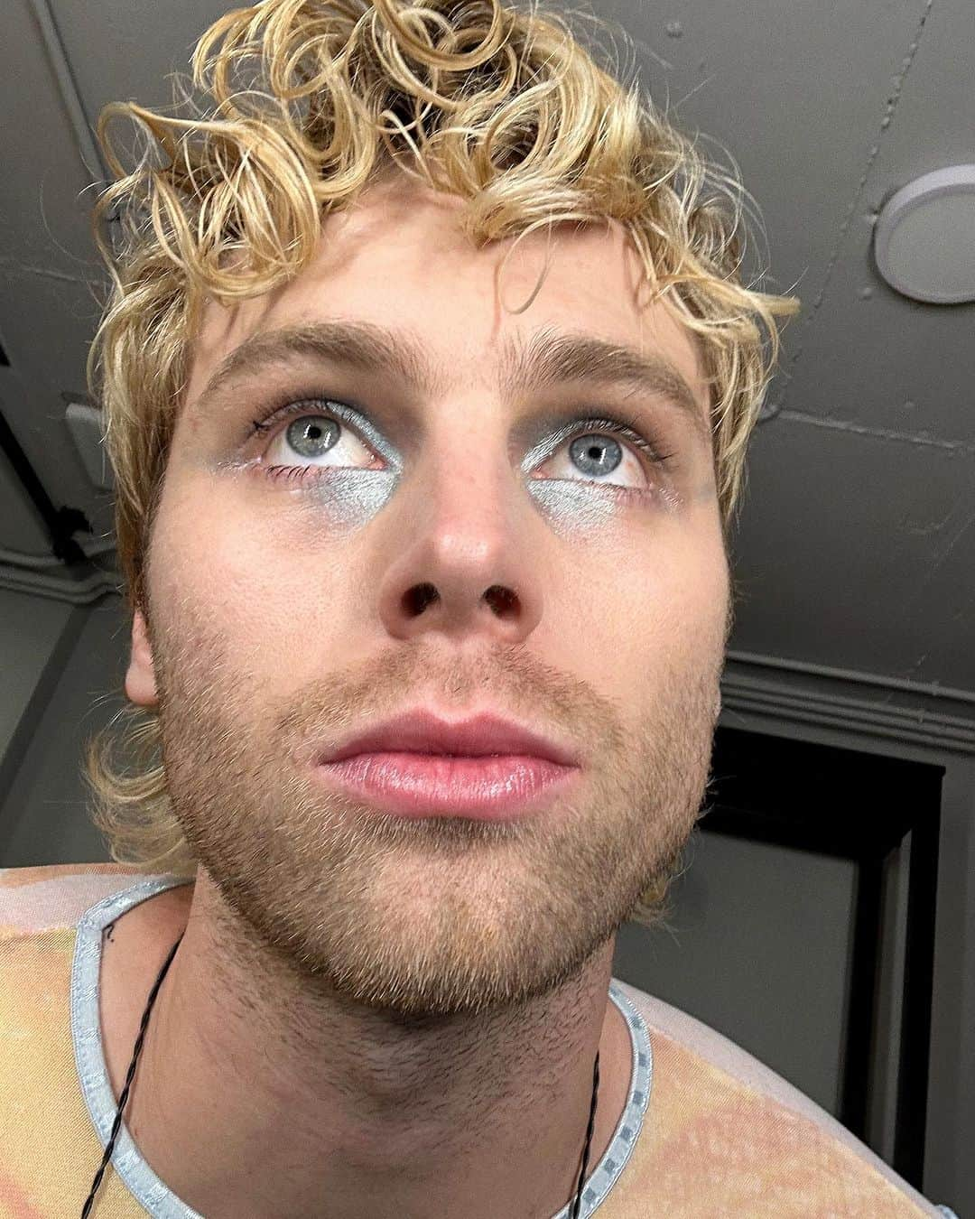 ルーク・ヘミングスさんのインスタグラム写真 - (ルーク・ヘミングスInstagram)「There’s two separate photos of me crying in this dump」11月14日 7時16分 - lukehemmings