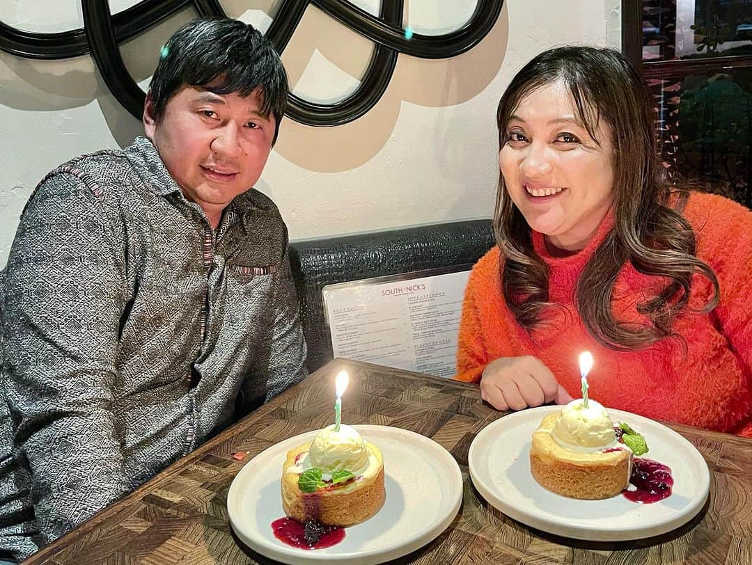 北紺守彦さんのインスタグラム写真 - (北紺守彦Instagram)「良子ちゃん & アンドリュー 誕生日おめでとう🎂 2人とも 11月生まれ👫  良子ちゃんのお母さんは 時代を作ってきた和田洋子さん 1980年代に  ここカリフォルニアに自宅🏡を持つなんて！(◎_◎;) 先見の目があるね！  当時来たくなかったアメリカに来て😆 それが もう🇺🇸30年！(◎_◎;)  アンドリューは親の仕事で来て40年 ！(◎_◎;)  ここ居たら 幸せ過ぎてあっという間だね❣️  僕達も 去年の今頃は🇯🇵〜🇺🇸移住の 準備で四苦八苦でした😆 あれから 1年  10年が すぐ過ぎていきそう…  🇺🇸カリフォルニアに移住してからは 家族で お世話になっています いつもありがとう🙇  サンクラメンテのメキシカンレストランでお祝いしました🎂  また結婚👨‍❤️‍👨25周年だそうです 重ねておめでとう 🇯🇵日本では銀婚式？  いつまでも幸せで さらに素敵な1年にしてください  ココナッツ🥥マルガリータが美味しい！  🇮🇹イタリアでpizzaいっぱい食べたけど　 🇲🇽メキシカンpizza 美味しいね 🌮タコスも美味しい  楽しい時間でした♪  #誕生日 #11月  #移住  #オレンジカウンティ  #夢  #カリフォルニアスタイル」11月14日 7時18分 - morihiko.kitakon