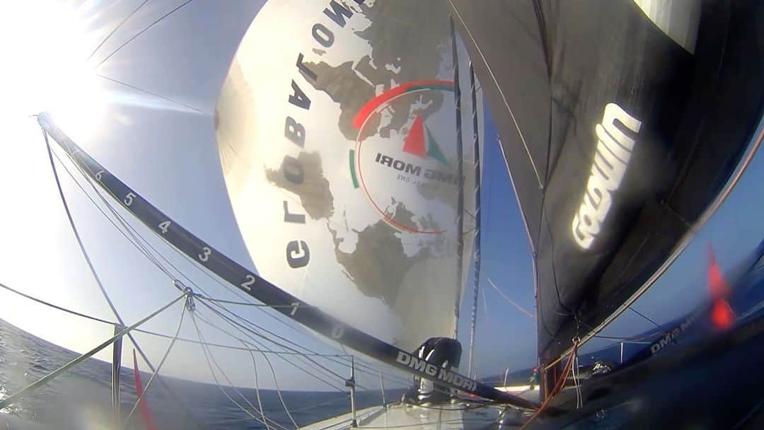 白石康次郎のインスタグラム：「【Transat Jacques Vabre】  🇯🇵本日のセール交換作業、A2からA3へ！  🇬🇧Sail change from A2 to A3! Hard work for Kojiro and Thierry !  🇫🇷Changement de voile A2→A3. Ça travaille dur à bord de DMG MORI GLOBAL ONE!  @sailingteamdmgmori #dmgmorisailingteam #kojiroshiraishi #白石康次郎 #IMOCA #transatjacquesvabre」