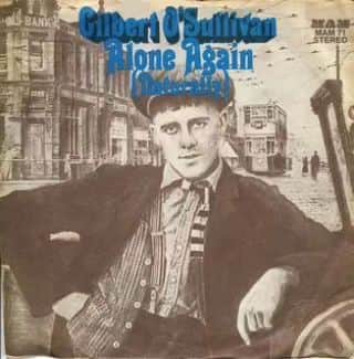 中村松江のインスタグラム：「今日の一曲はGilbert O'Sullivanのシングルで『Alone Again (Naturally)』です✨ アイルランド出身のシンガーソングライター、ギルバート・オサリバンが1972年にリリースしたヒット曲です✨ これは色々なところで使われているとても有名な曲ですね🎶 皆様も何処かで聴いてるはずです😄 (№1530) #歌舞伎　 #中村松江 #gilberto'sullivan #aloneagain(naturally)」