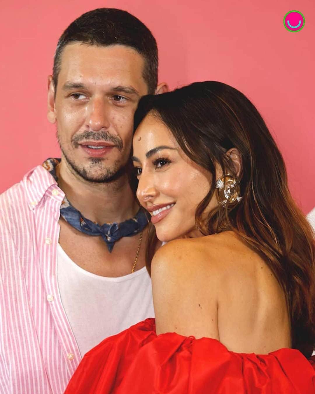 のインスタグラム：「#LETLOVE 💕 Sabrina Sato e João Vicente de Castro juntos novamente, mas dessa vez para apresentar o reality show “Let Love”. 💘 Os cinco primeiros episódios já estão disponíveis hoje, 13/11, no @globoplay e você assiste à estreia a partir de 22h30 no @multishow . 🔥 No elenco, pessoas solteiras de diferentes regiões do Brasil conhecem possíveis pretendentes. Vamos acompanhar os momentos de conquista entre eles, declarações de amor, DRs e, claro, também encontros bem calientes! 🥵 Bora?  [📸: Marcos Serra Lima/gshow/Brazil News] #Famosos」