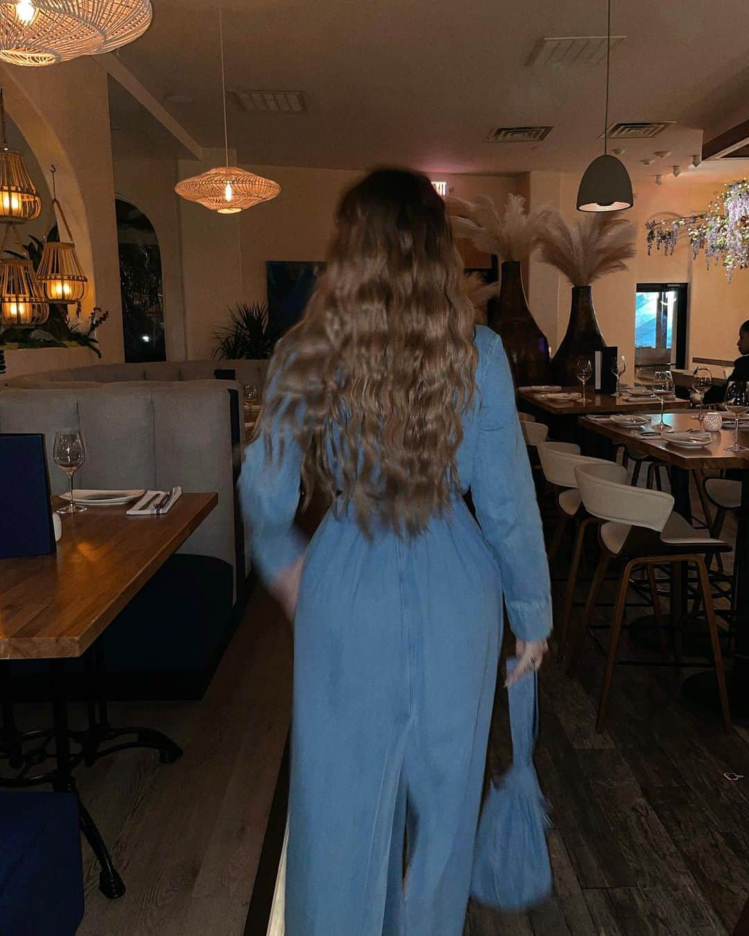 Olivia Piersonさんのインスタグラム写真 - (Olivia PiersonInstagram)「@jluxlabel Canadian Tuxedo in Dallas! 👖#JLUXLABELxNATandLIV #DenimDreams ad」11月14日 7時36分 - oliviapierson