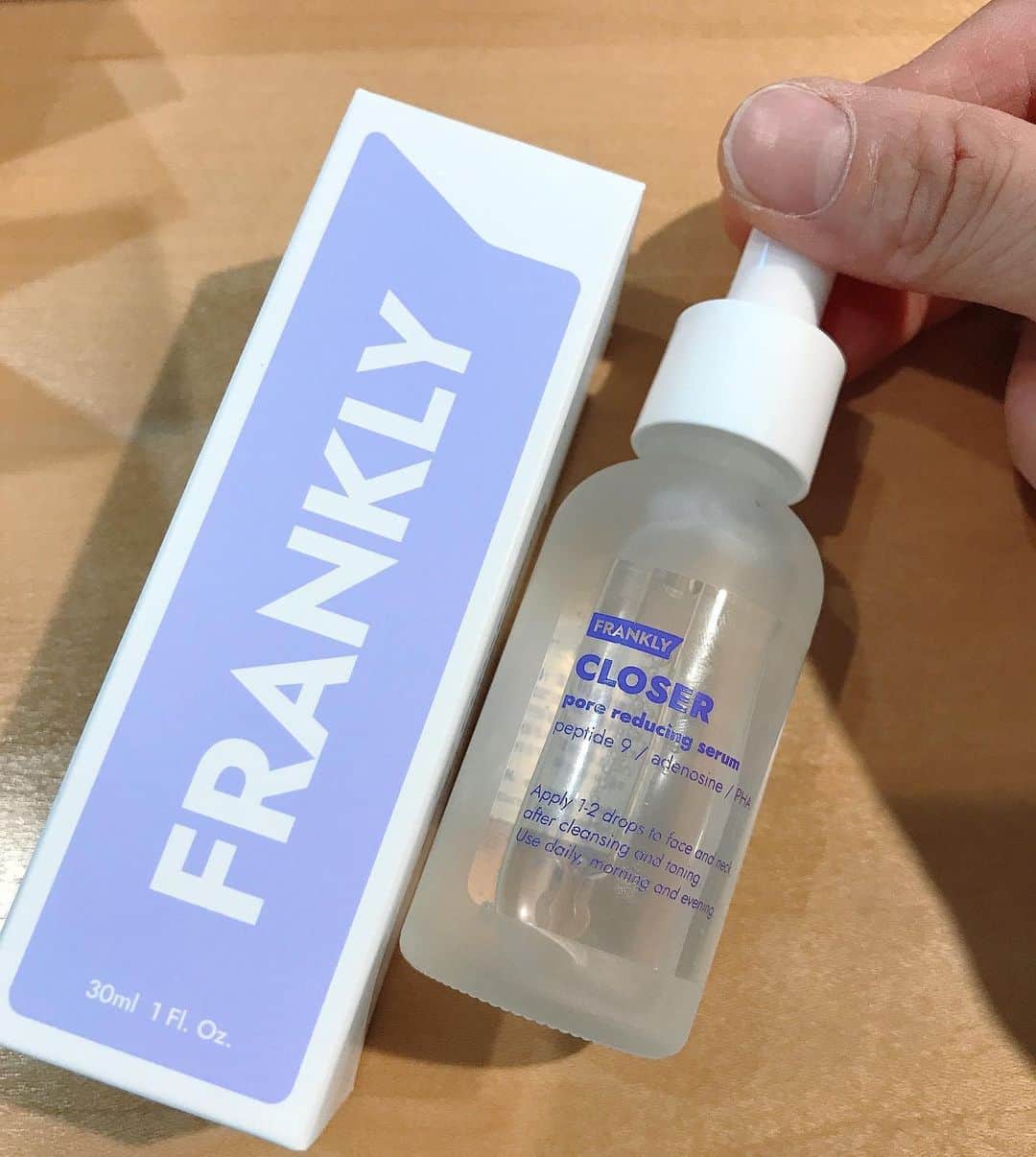 葵さんのインスタグラム写真 - (葵Instagram)「フランクリー様の3点をお試し中♡ @frankly.skincare_jp  以前も使用したことのあるお気に入り！ ・ビタC21セラム ビタミンCをたっぷりと詰めこみシミケアにおすすめ！ 化粧水のあとたっぷり塗っています。 なめらかでハリと弾力のある肌に✨  ・レチノール ピュアなレチノールだけの成分でシワケアを！ 最近乾燥じわが気になってたからこちらもたっぷり 塗ってるよ！もちもちした肌に✨  ・クローザーセラム 9種のペプチドとアデノシンでたるんだ毛穴を引きしめる！べたつかずにさらっとしているから塗りやすいです。  この3点で肌をいつまでも若々しくしたい🎶  #PR #フランクリー#シンビジャパン#韓国コスメ #オリーブヤング#レチノール @shinbeejapan」11月14日 7時42分 - dolphin_coconut