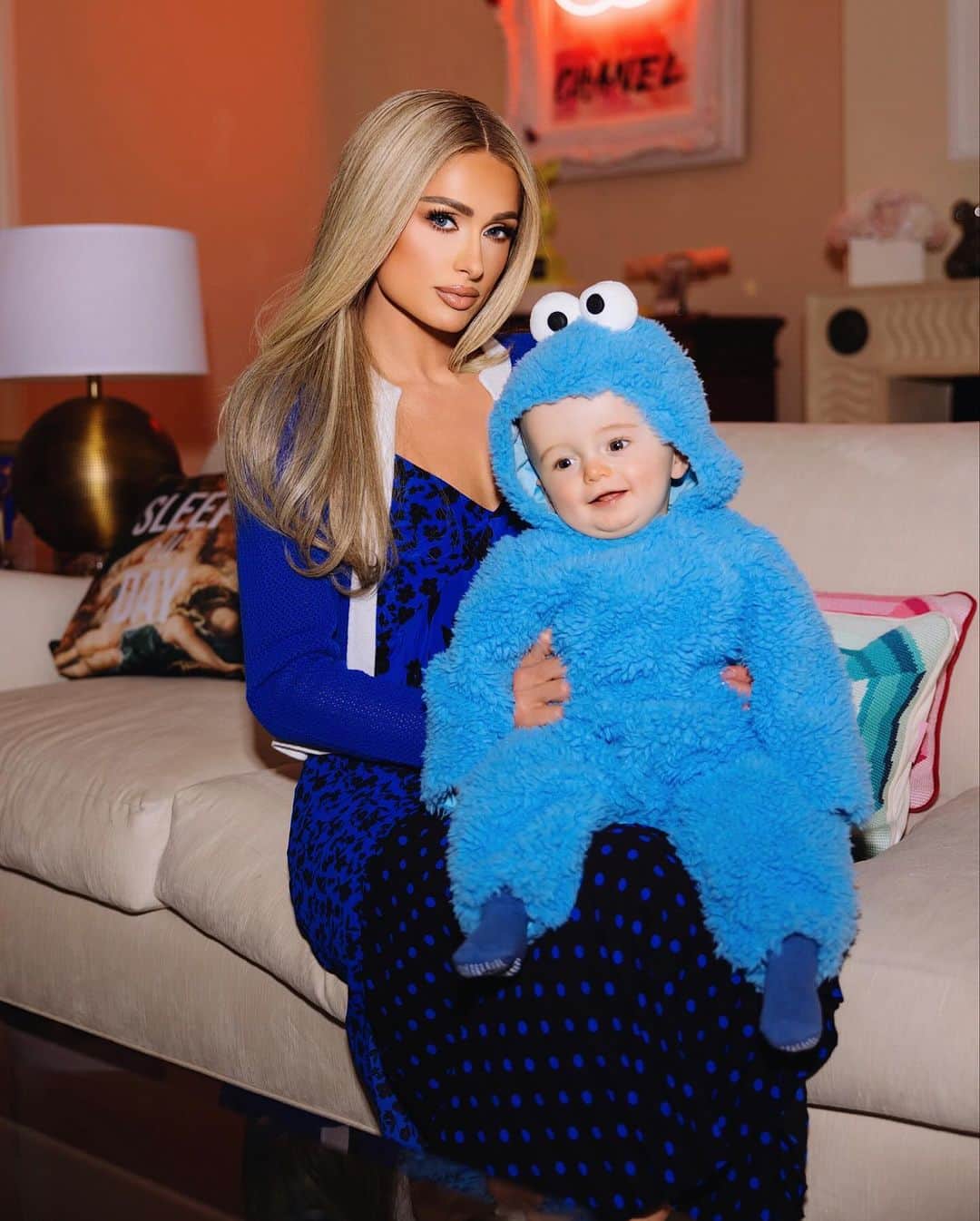 パリス・ヒルトンさんのインスタグラム写真 - (パリス・ヒルトンInstagram)「I think I might have an addiction to baby costumes 😂 I can’t help it!! 🥹💙👶🏼 #CookieMonster」11月14日 8時12分 - parishilton