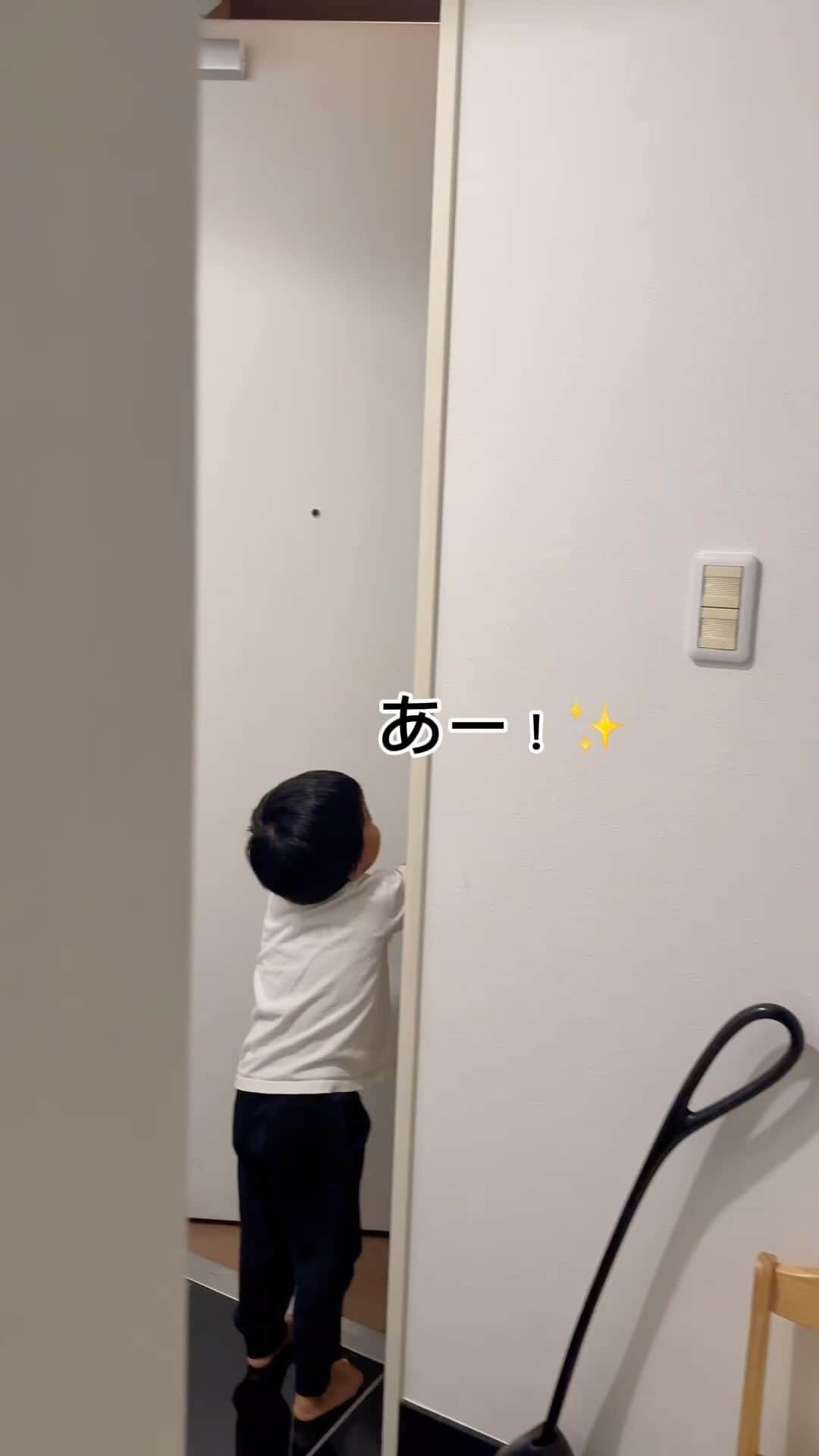 伊藤春香のインスタグラム：「パパいらっしゃいませ〜  #日常 #家族 #vlog」