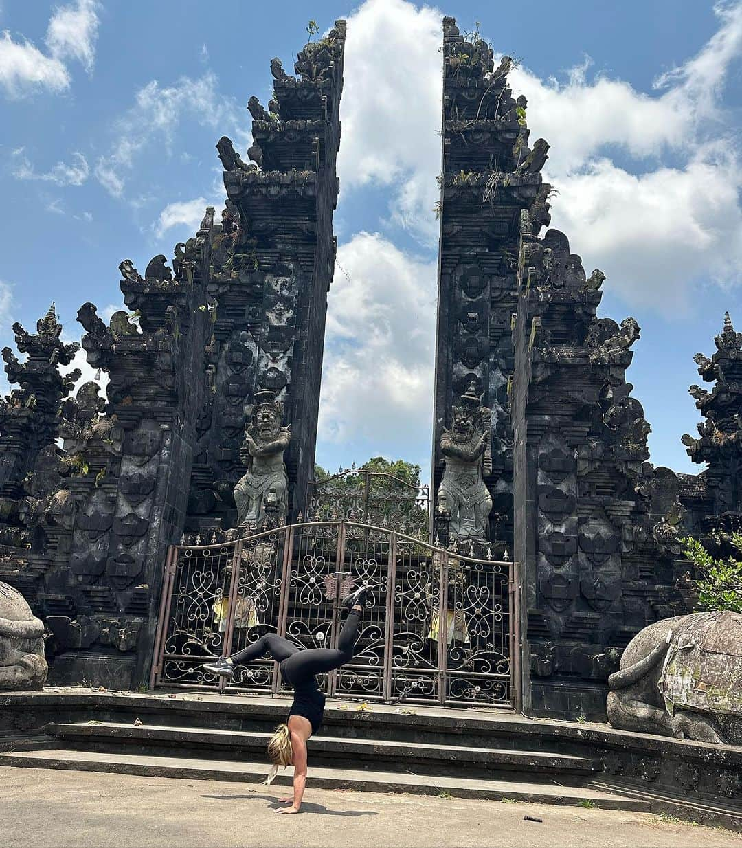 サマンサ・ペスゼックさんのインスタグラム写真 - (サマンサ・ペスゼックInstagram)「Bali 📍 • Trip of a lifetime with @grammychops  • From nice dinners to white water rafting and sightseeing, thanks for being the best travel buddy! 👯‍♀️  • Where should we go next?!」11月14日 8時33分 - samanthapeszek