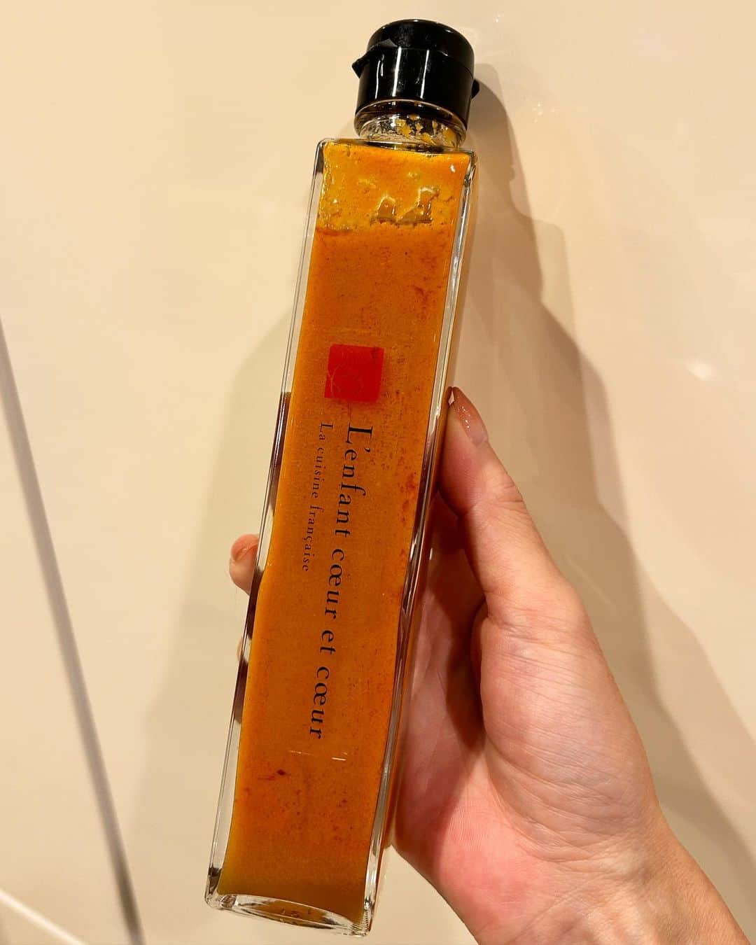 葉月里緒奈さんのインスタグラム写真 - (葉月里緒奈Instagram)「遅い時間(23時過ぎ)の夕ご飯だから軽めにしてとのリクエストに応えたのに。 食後にデザートを食べるJD。 意味わからん。 #おうちごはん #夕ご飯#ヘルシーサラダ #パプリカドレッシング#頂き物のスィーツあれこれ#ありがとうございます #rionahazuki」11月14日 8時48分 - riona_hazuki