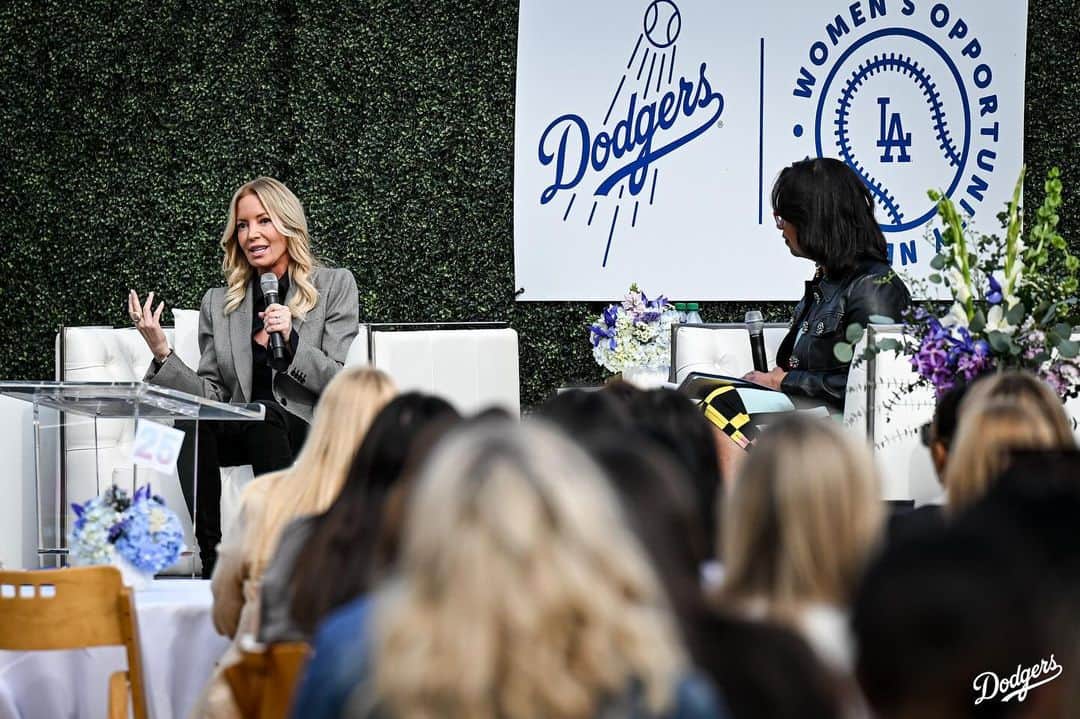 Los Angeles Dodgersのインスタグラム：「Changing the game, on and off the field. The Dodgers, along with the Dodgers Women's Opportunity Network, hosted its second annual Women in Sports and Entertainment Conference at Dodger Stadium. Thank you to our panelists and attendees for joining us!」