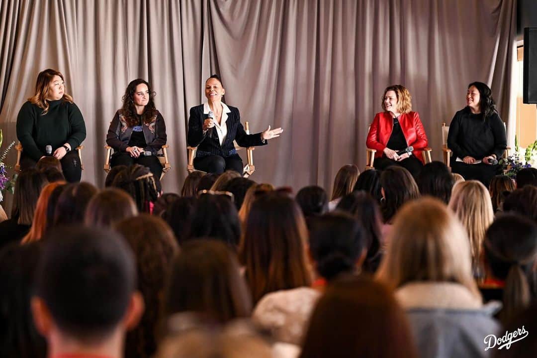 Los Angeles Dodgersさんのインスタグラム写真 - (Los Angeles DodgersInstagram)「Changing the game, on and off the field. The Dodgers, along with the Dodgers Women's Opportunity Network, hosted its second annual Women in Sports and Entertainment Conference at Dodger Stadium. Thank you to our panelists and attendees for joining us!」11月14日 8時49分 - dodgers