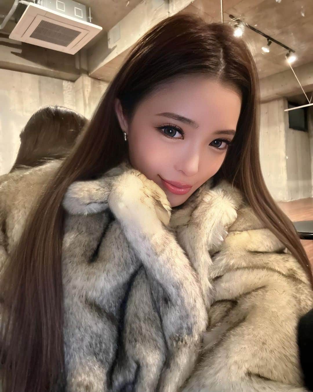 RIONAのインスタグラム：「おはようございます🐻🤎 寒すぎてモコモコ〜  今月のスケジュール🗓️ ◾️11/22(水) ZERO TOKYO @zerotokyo_official  ◾️11/25(土)ボートレース宮島Youtubeチャンネル ◾️11/25(土) ZERO TOKYO @zerotokyo_official   残り今月はこちらです🚩 お待ちしております✨  #cjd_riona #cyberjapan  #サイバージャパン」