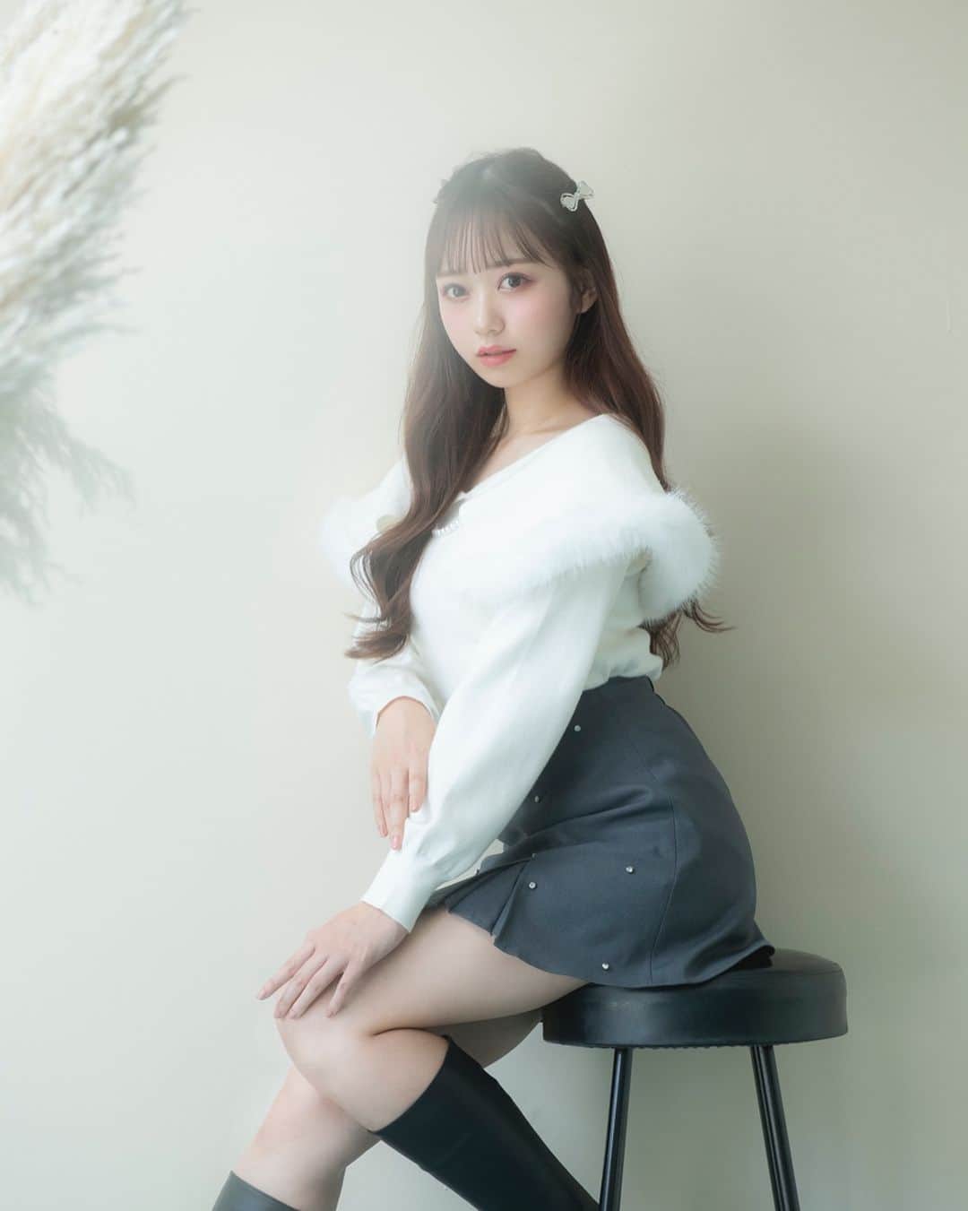 evelynのインスタグラム：「AKB48 大盛真歩さんが着るevelyn冬コレクション♡ ㅤㅤㅤㅤㅤㅤㅤㅤㅤㅤㅤㅤㅤ \ 11月中旬入荷予定 / #ファーケープニット ¥7,900 ㅤㅤㅤㅤㅤㅤㅤㅤㅤㅤㅤㅤㅤ #ビジュースリットSK ¥6,900 ㅤㅤㅤㅤㅤㅤㅤㅤㅤㅤㅤㅤㅤ #evelyn #エブリン」