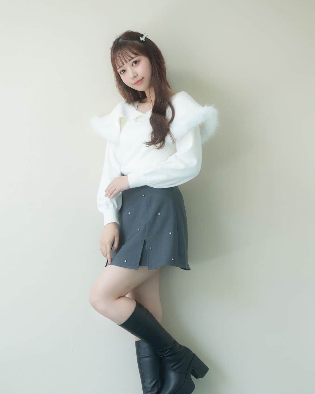 evelynのインスタグラム：「AKB48 大盛真歩さんが着るevelyn冬コレクション♡ ㅤㅤㅤㅤㅤㅤㅤㅤㅤㅤㅤㅤㅤ \ 11月中旬入荷予定 / #ファーケープニット ¥7,900 ㅤㅤㅤㅤㅤㅤㅤㅤㅤㅤㅤㅤㅤ #ビジュースリットSK ¥6,900 ㅤㅤㅤㅤㅤㅤㅤㅤㅤㅤㅤㅤㅤ #evelyn #エブリン」
