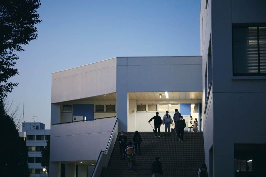 Meiji Gakuin/明治学院大学/明学のインスタグラム：「夕方から夜にかけての横浜キャンパス💫  日が暮れるのが早く、横浜キャンパスの雰囲気も、 すっかり秋冬らしくなってきましたね🧤  今日もお疲れ様でした☺️ 今週も元気に過ごしましょう！  #明治学院大学 #横浜キャンパス #横浜 #明学 #明治学院 #明学 #勉強 #大学 #授業 #明学生 #メイガク #明学ライフ #大学生活 #キャンパスライフ #秋学期 #秋学期もがんばろう #mgu #夕景 #夜景 #meijigakuinuniversity #meijigakuin #meigaku #photography #photographer」