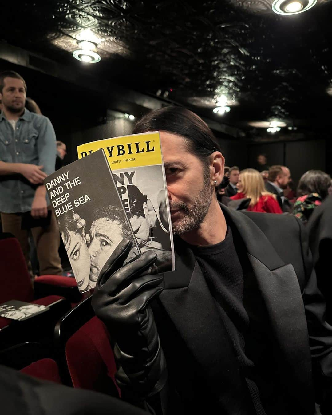 マーク・ジェイコブスのインスタグラム：「a night at the theatre  Danny and the Deep Blue Sea  @plazadeaubrey @christopher__abbott   #thankyouAubrey #openingnight #breakaleg #NYCnight #verycool #gratefulnothateful」