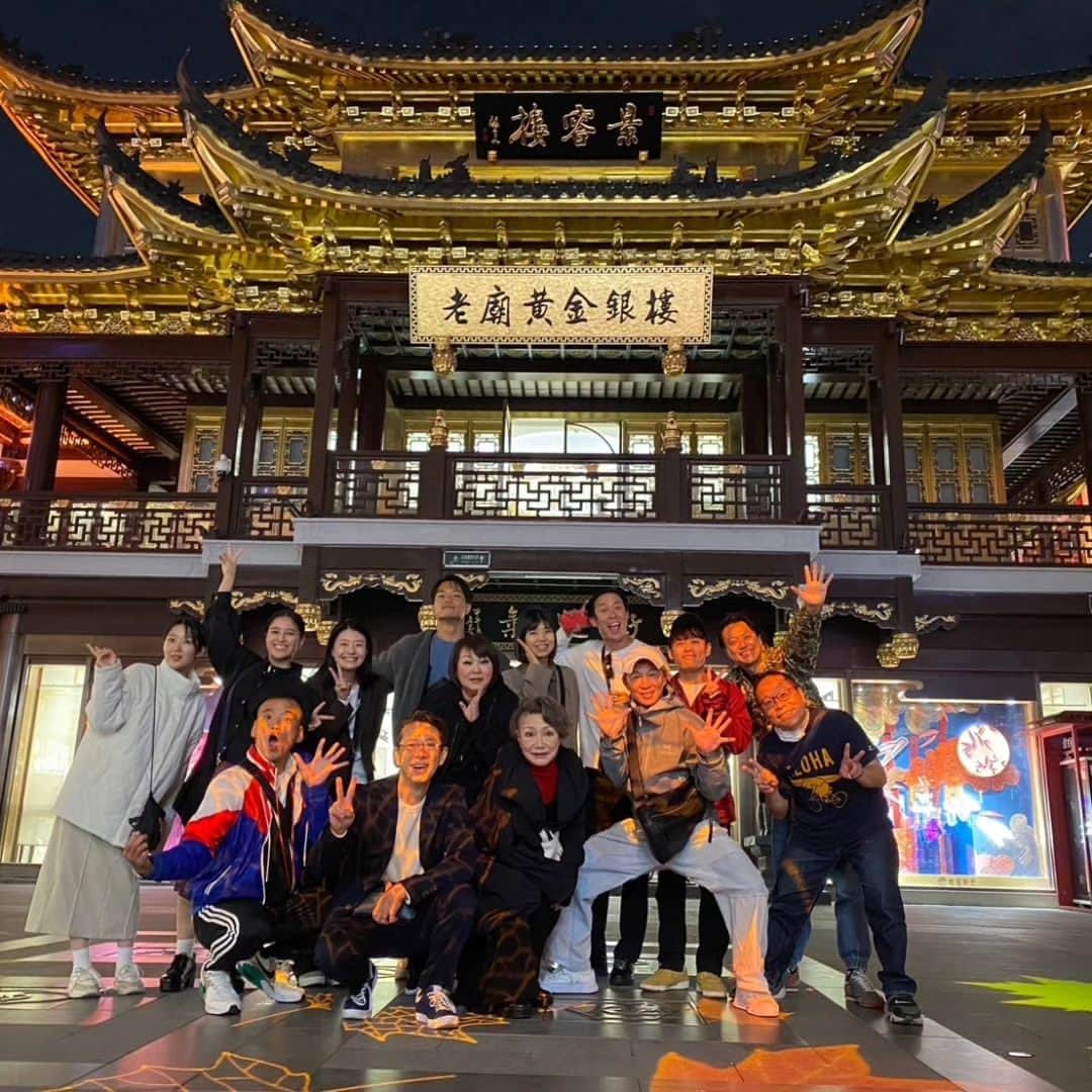 五十嵐サキさんのインスタグラム写真 - (五十嵐サキInstagram)「上海公演無事　終演🤩✈  #アキさん座長　の #新喜劇 #上海公演　無事終演 #お客様大盛り上がり　で #鳴り止まない拍手 　と #爆笑　連発の公演でした😃🌈 #最終日　に少し観光も出来て #上海　を堪能 #沢山　の思い出を胸に昨日　帰国しました✈ #舞台　も　#プライベートタイム　も #楽しかったぁ　🤣🙌 #ご来場下さった皆様　や温かいスタッフ様方、座長、新喜劇メンバーに #感謝　！！ #吉本新喜劇 #五十嵐サキ」11月14日 9時31分 - saki_igarashi