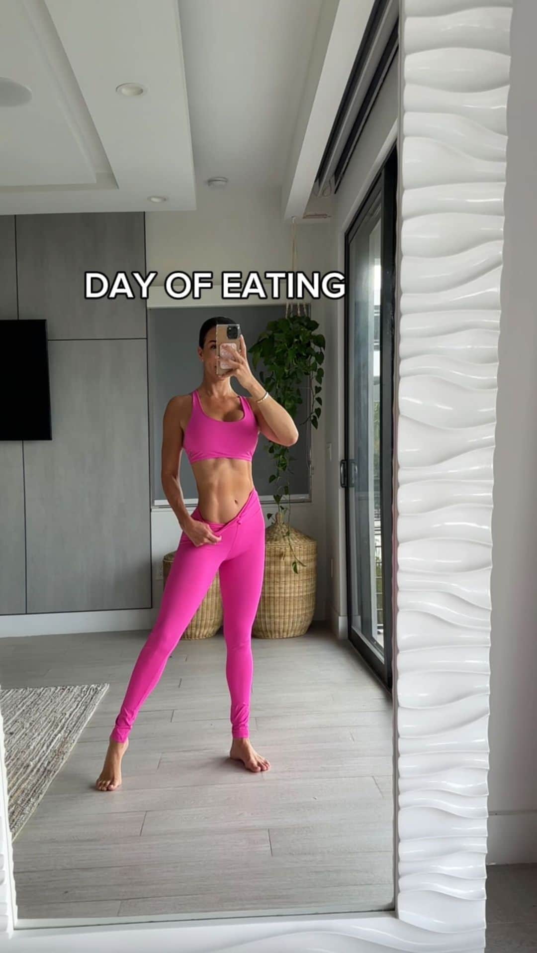 Ainsley Rodriguezのインスタグラム：「EAT IN A DAY! Quick & easy meals  Here’s an example but to be honest with you every day is SO different! Some days I eat more and some days I eat less just based on how hungry or busy I am.  I don’t personally count macros or track my calories because I don’t feel like that’s any way to live 🤷🏻‍♀️ I’ve learned to listen to my body when it comes to fueling it and took a heck of a long time to get there but I’m so grateful for it!  . #healthyfood #whatieatinaday #fitness #eating day」
