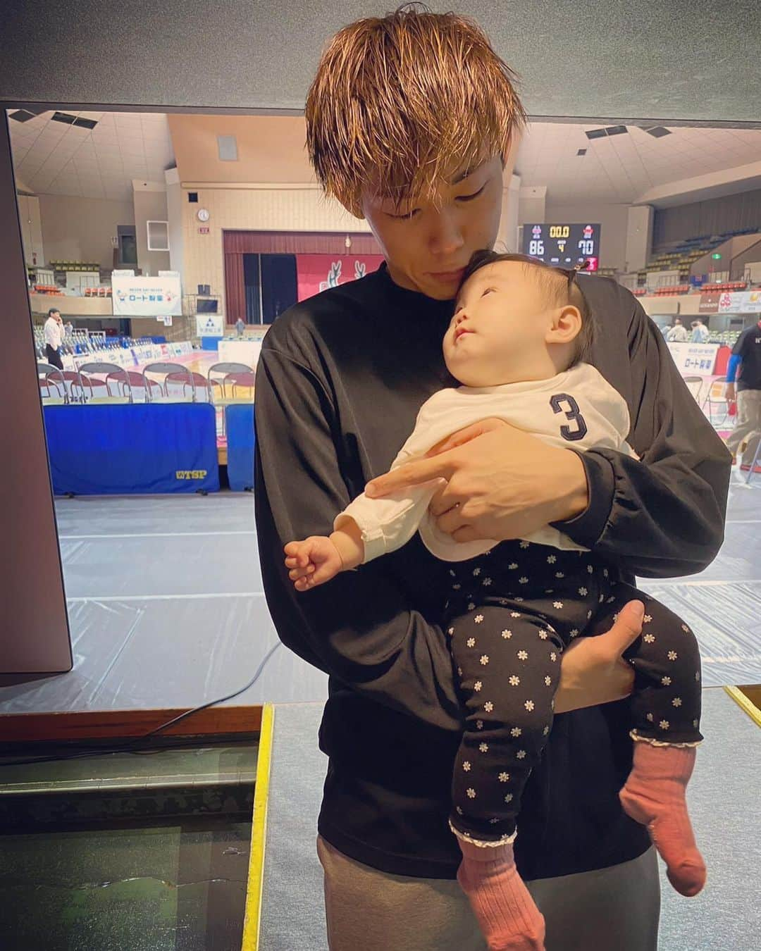 藤高宗一郎のインスタグラム：「. 応援ありがとう👶🦌⛹️ #姪っ子」