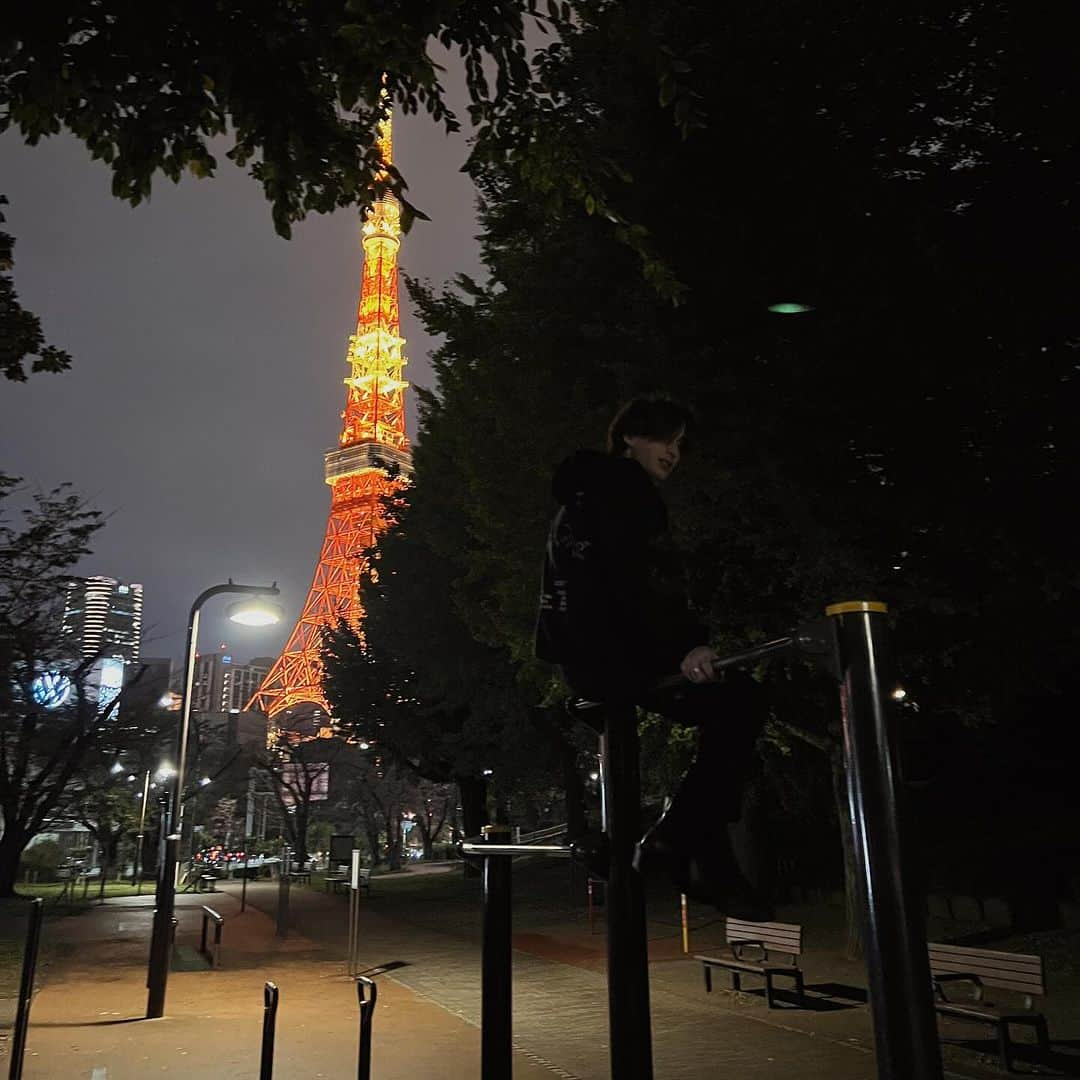 ジョニー・オーランドさんのインスタグラム写真 - (ジョニー・オーランドInstagram)「Tokyo 🇯🇵 2 days until my first tour in Asia starts !! So excited so grateful and I can’t wait to see u all ❤️A few tickets left for the shows below   11/16 Tokyo 11/18 Taipei (sold out) 11/20 Manila 11/22 Seoul  11/25 Bangkok (very festival) 11/27 Kuala Lumpur (sold out)  11/28 Singapore」11月14日 20時26分 - johnnyorlando