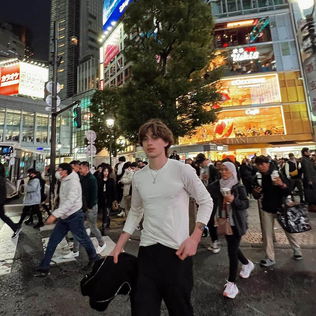 ジョニー・オーランドさんのインスタグラム写真 - (ジョニー・オーランドInstagram)「Tokyo 🇯🇵 2 days until my first tour in Asia starts !! So excited so grateful and I can’t wait to see u all ❤️A few tickets left for the shows below   11/16 Tokyo 11/18 Taipei (sold out) 11/20 Manila 11/22 Seoul  11/25 Bangkok (very festival) 11/27 Kuala Lumpur (sold out)  11/28 Singapore」11月14日 20時26分 - johnnyorlando