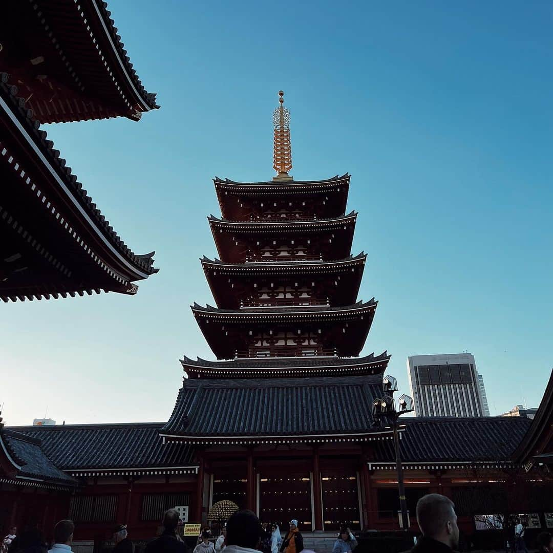 ジョニー・オーランドさんのインスタグラム写真 - (ジョニー・オーランドInstagram)「Tokyo 🇯🇵 2 days until my first tour in Asia starts !! So excited so grateful and I can’t wait to see u all ❤️A few tickets left for the shows below   11/16 Tokyo 11/18 Taipei (sold out) 11/20 Manila 11/22 Seoul  11/25 Bangkok (very festival) 11/27 Kuala Lumpur (sold out)  11/28 Singapore」11月14日 20時26分 - johnnyorlando