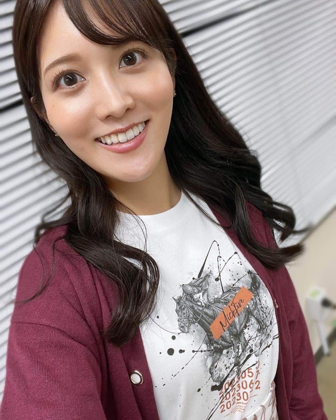 石川彩夏のインスタグラム：「3Rで三連単390万馬券出るなど 難しい前半戦でした😭!!  木曜日は後半戦なのでリベンジ🔥💪 がんばりましゅ！しゅ！しゅ！  実はミックファイアのTシャツ着てました☺️ 気が付いた方流石です👏」