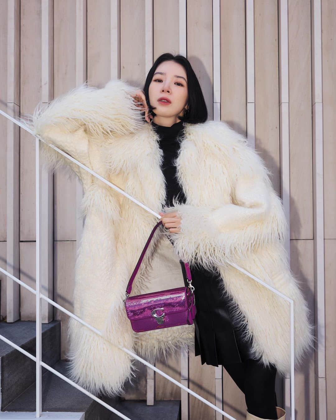 アイリーン・キムさんのインスタグラム写真 - (アイリーン・キムInstagram)「A bit of sparkle for the holidays💘❄️ @coach   #광고 #CoachNY #CoachHoliday #코치시퀸백」11月14日 19時11分 - ireneisgood