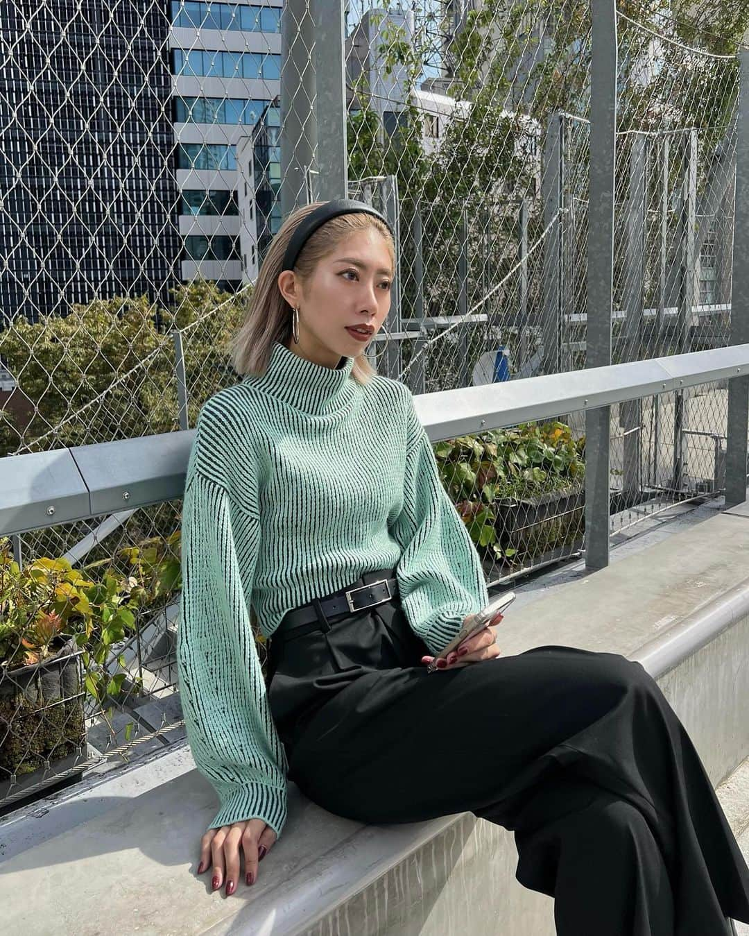 EMODA_LOOK BOOKさんのインスタグラム写真 - (EMODA_LOOK BOOKInstagram)「・ #EMODA2023AW @m.ayuka__  170cm   ▫️RECOMMEND ITEM▫️  ・HI NECK BULKY KNIT ¥7,590(tax in)    ______________________ 　 ▶︎▶︎ @emoda_snap TOPのURLから 公式RUNWAYchannelをcheck📲 　　 　 #EMODA #RUNWAYchannel #秋服コーデ　 #秋コーデ #グリーンコーデ @emoda_official」11月14日 20時00分 - emoda_snap