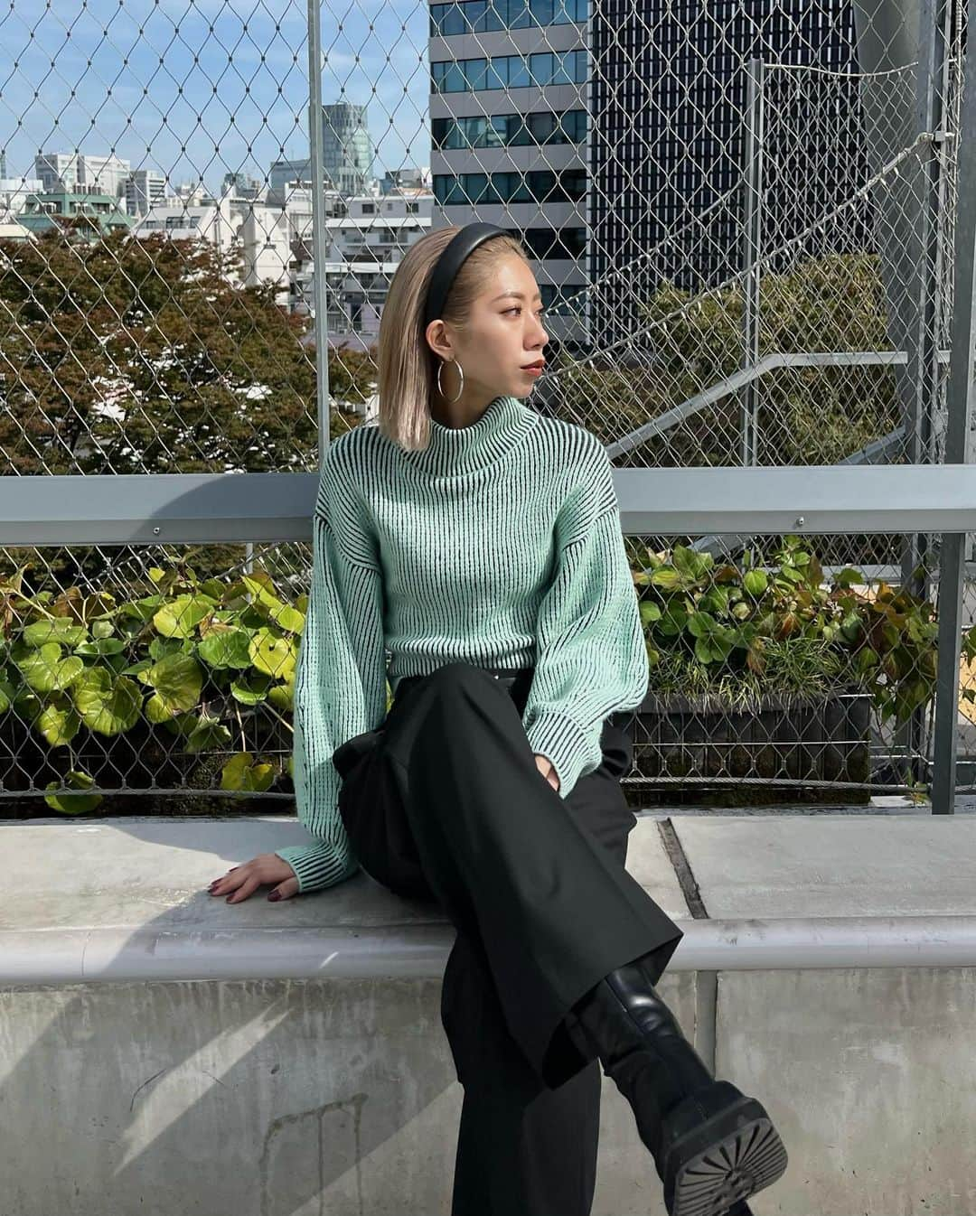 EMODA_LOOK BOOKさんのインスタグラム写真 - (EMODA_LOOK BOOKInstagram)「・ #EMODA2023AW @m.ayuka__  170cm   ▫️RECOMMEND ITEM▫️  ・HI NECK BULKY KNIT ¥7,590(tax in)    ______________________ 　 ▶︎▶︎ @emoda_snap TOPのURLから 公式RUNWAYchannelをcheck📲 　　 　 #EMODA #RUNWAYchannel #秋服コーデ　 #秋コーデ #グリーンコーデ @emoda_official」11月14日 20時00分 - emoda_snap