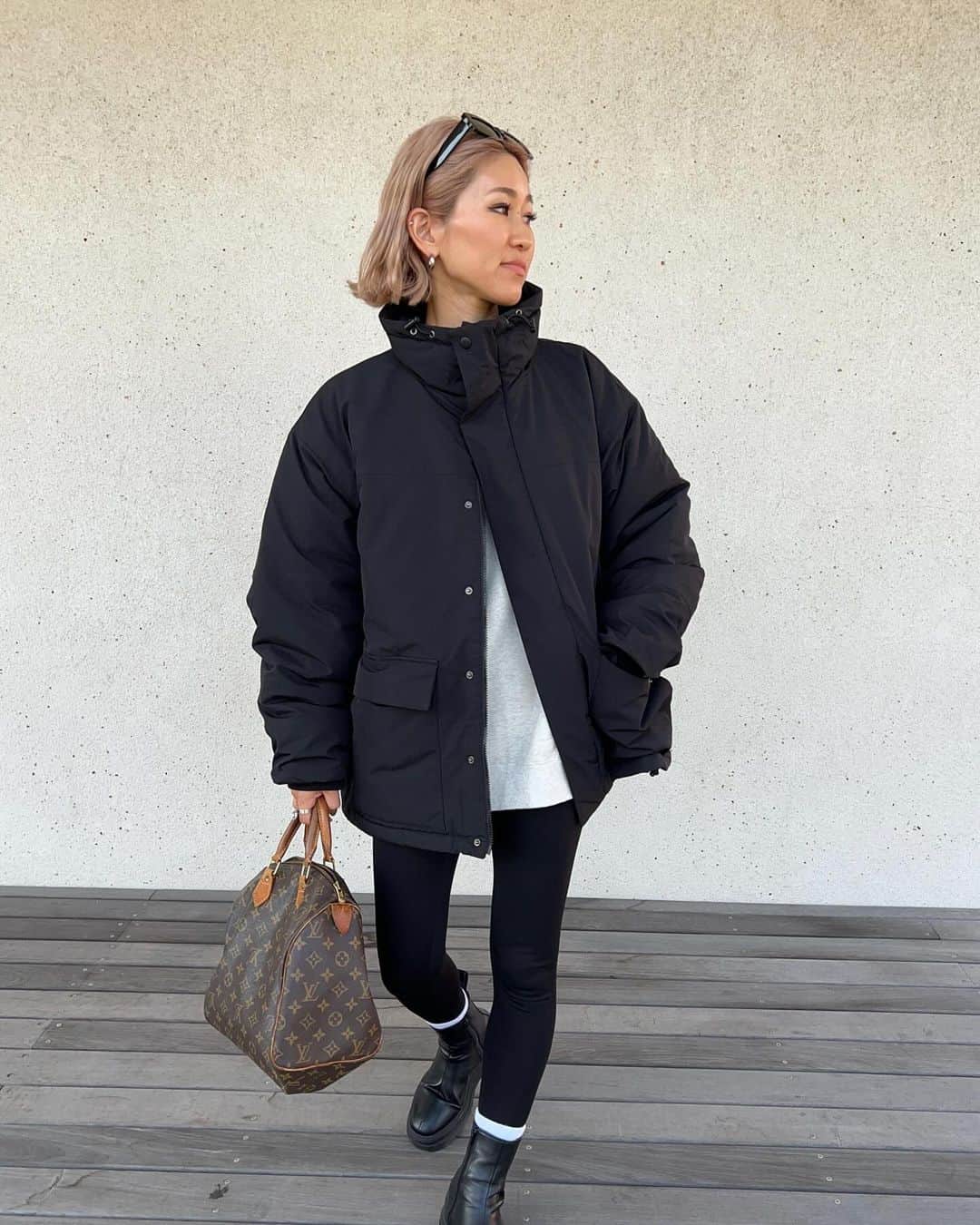 annaのインスタグラム：「.  めっちゃ可愛いのに かなりプチプラなダウンジャケット🖤 もうこれほんと推し✌️🔥  @creare_lino   ユニセックスのMにしたけど Sでもよかったかなぁ🤔！  #冬コーデ#冬アウター#ボアコート#キルティングジャケット#カジュアルコーデ#大人カジュアルコーデ#オトナカジュアルコーデ#ゆるコーデ#158cmコーデ#骨格ナチュラルコーデ#きょこ#30代ファッション#30代コー出#crearelino#ZOZOTOWNおすすめブランド#ダウンブルゾン#ダウンジャケット#オーバーサイズ#中綿#ユニセックス」