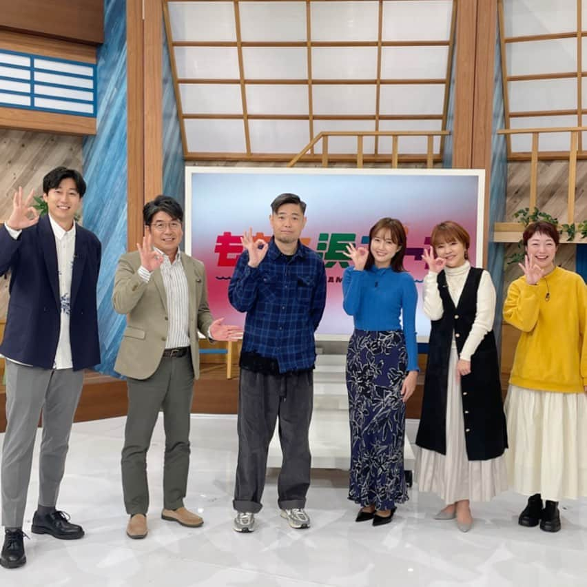 テレビ西日本「ももち浜ストア」のインスタグラム：「📺 #今日のももち浜ストア   11/14(火) きょうは 品川庄司の品川ヒロシさん《 @shinashina0426 》が 監督としてスタジオに生出演！ 映画OUTの見どころをたっぷり伺いましたよ～   累計650万部超え大人気コミック待望の実写映画化！ 『ドロップ』『漫才ギャング』の #品川ヒロシ 監督が贈る ＜ヤンキー×アクション×友情＞の新たな物語…😎  ぜひ劇場でチェックしてみてください😆🎥   ＝＝＝＝＝＝＝＝＝ [ももち浜ストア] ▪︎TNC テレビ西日本 ▪︎毎週月-金 9:50〜 『LIVE 福岡』を合言葉に 福岡の旬な出来事を #ももち浜 から さらに早く、より楽しく、わかりやすくお届けします！ ＝＝＝＝＝＝＝＝＝   #ももち浜ストア #映画OUT《 @out_moviejp 》」