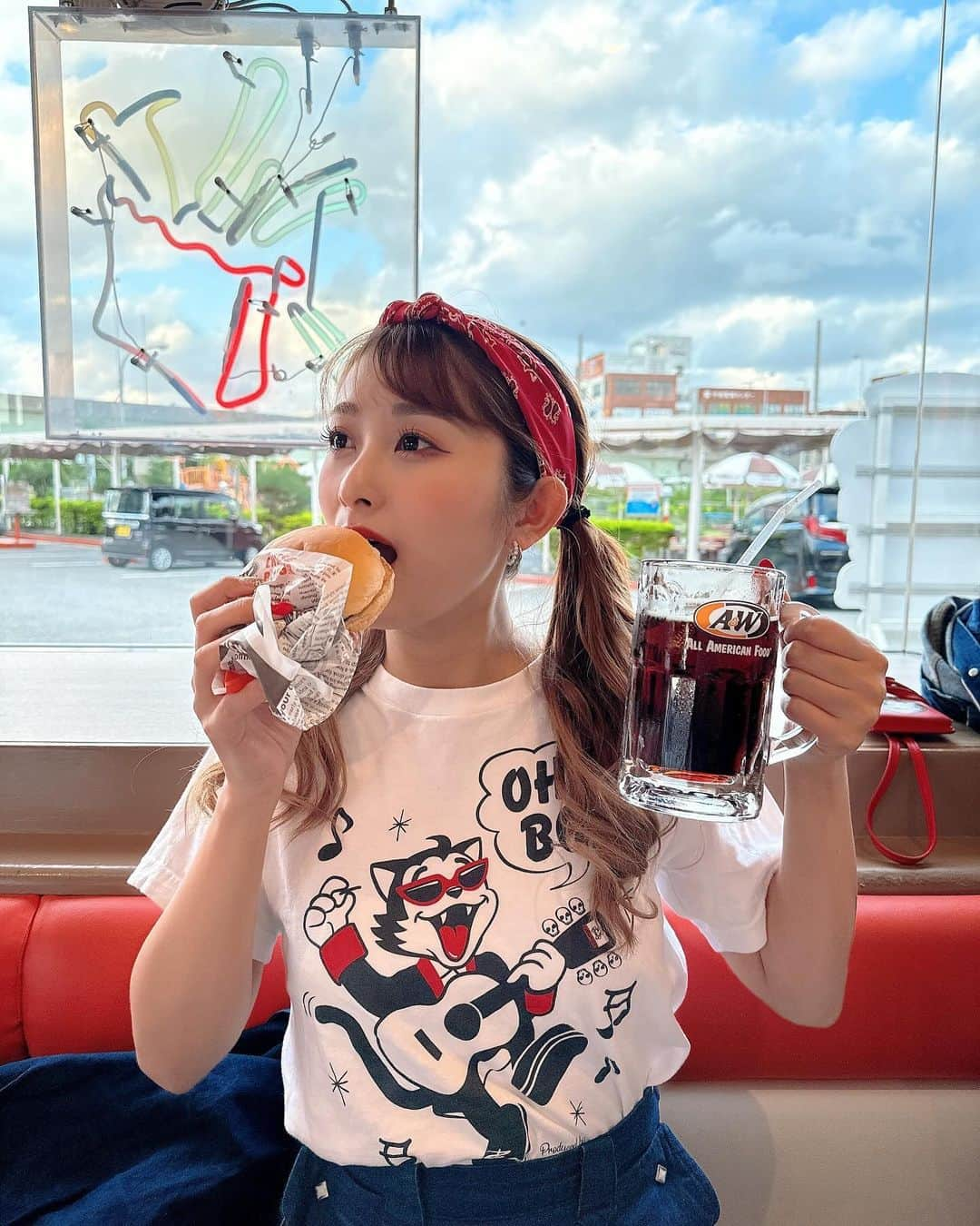 青野美沙稀さんのインスタグラム写真 - (青野美沙稀Instagram)「チーズバーガー🍔✨  #aandw #沖縄 #okinawa #牧港 #ハンバーガー屋  #ハンバーガー屋さん #沖縄グルメ #沖縄フード #沖縄旅 #沖縄ランチ #okinawafood #okinawa_love」11月14日 19時22分 - misaki_aono