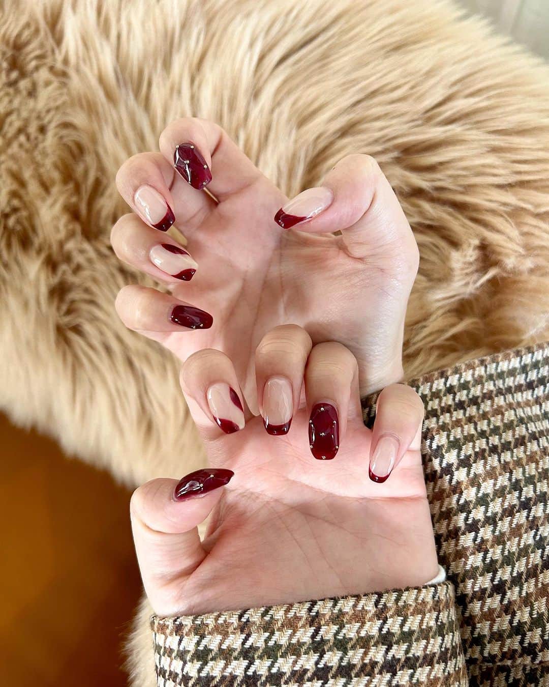 畔勝遥のインスタグラム：「・  𝑵𝑬𝑾 𝑵𝑨𝑰𝑳 ♥️♥️  めちゃめちゃ可愛い🫣ｵｷﾆｲﾘ♡♡  #nail #ネイル #ボルドーネイル #秋ネイル #冬ネイル」
