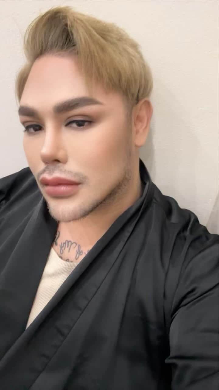Ivan Gunawanのインスタグラム：「Korean  look  make  up  for  tonight 👑👑👑」